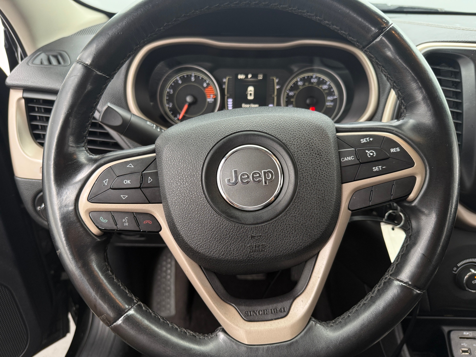 Thumbnail: 2017 Jeep Cherokee - 5