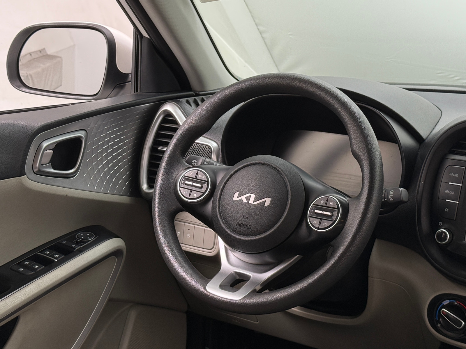 Thumbnail: 2023 Kia Soul - 5
