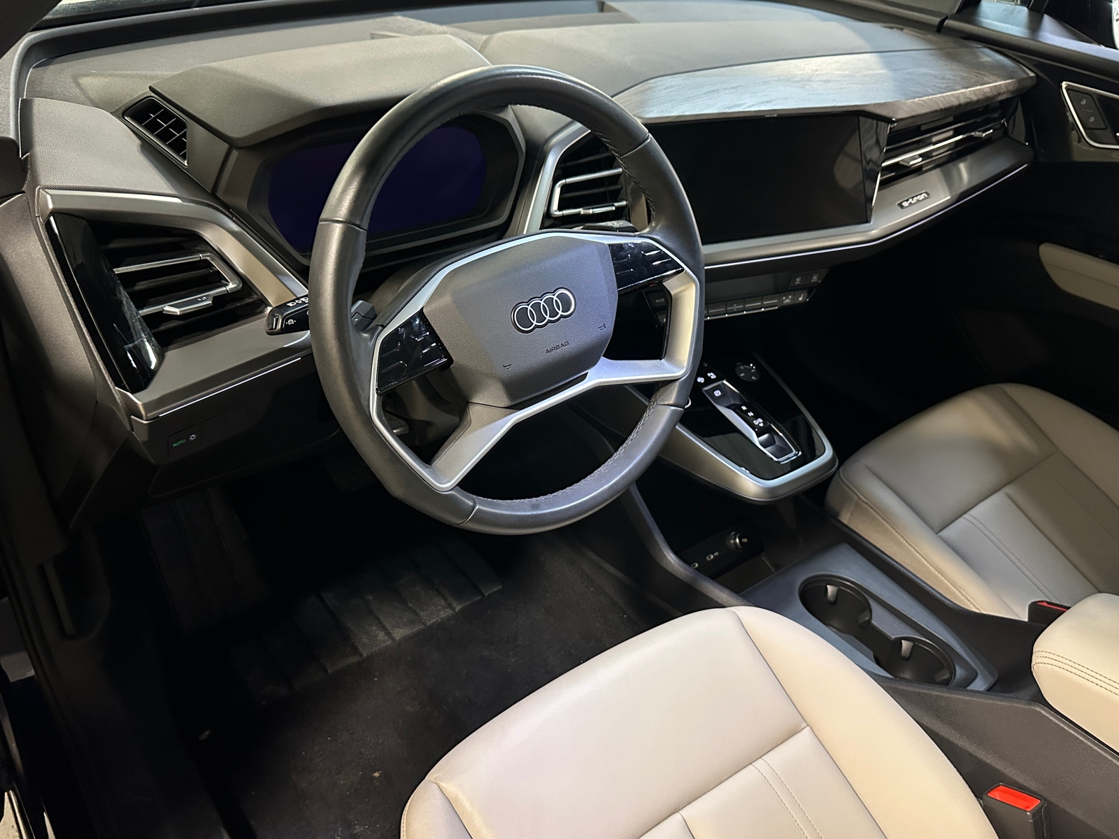 Thumbnail: 2024 Audi Q4 e-tron - 2