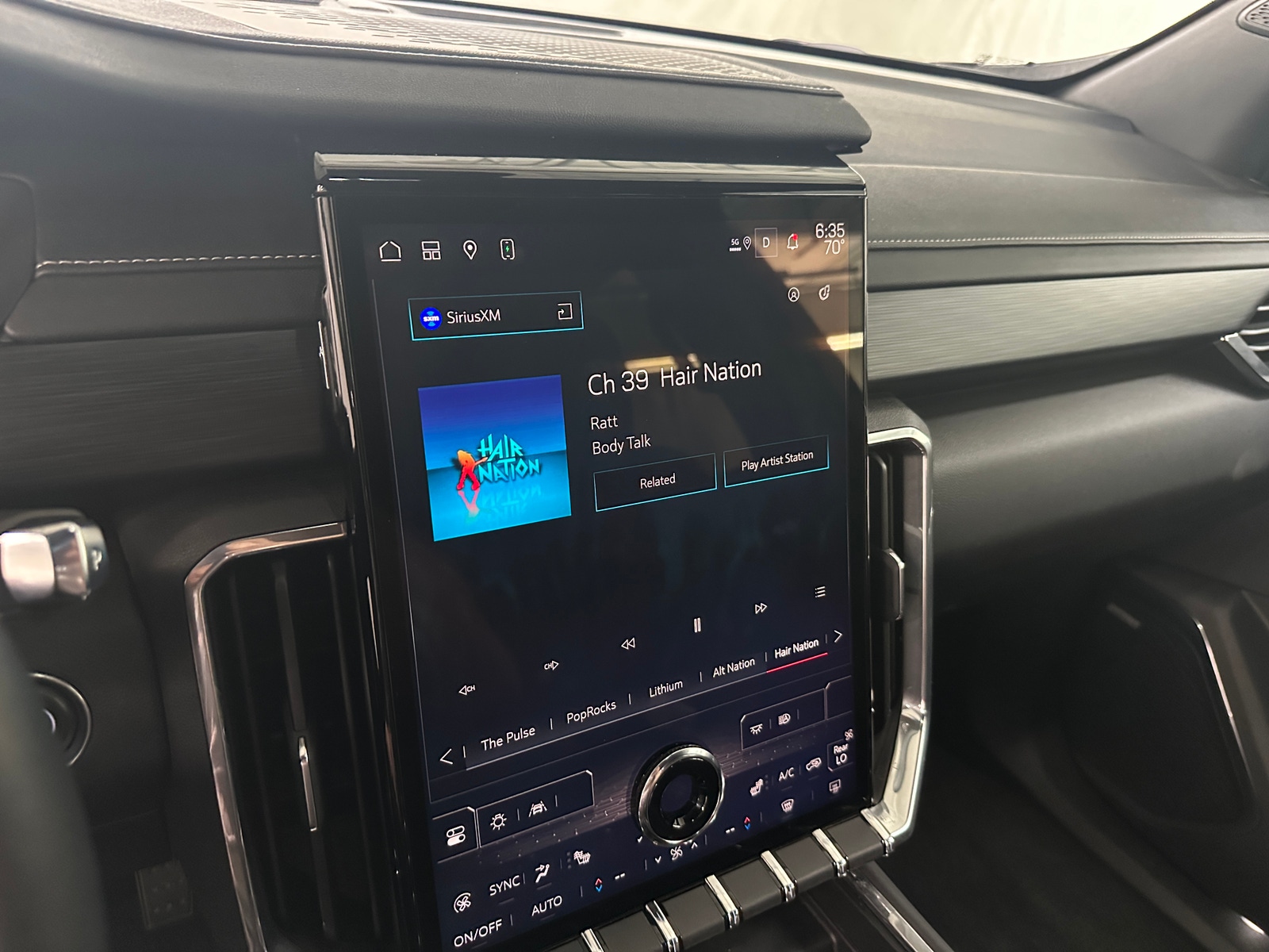 Thumbnail: 2025 GMC Acadia - 4