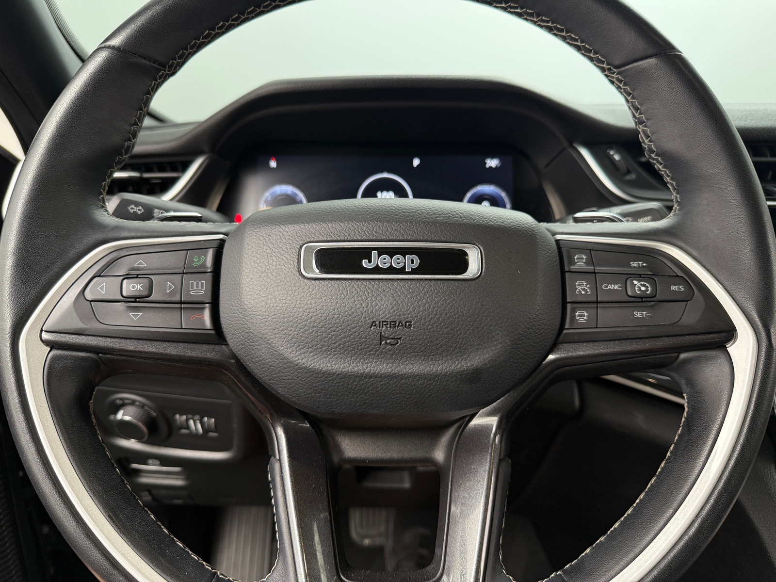Thumbnail: 2022 Jeep Grand Cherokee L - 4