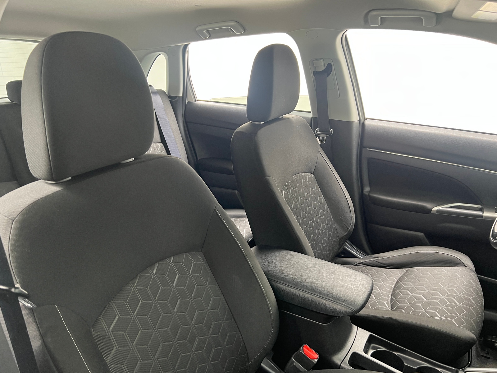 Thumbnail: 2020 Mitsubishi Outlander Sport - 2
