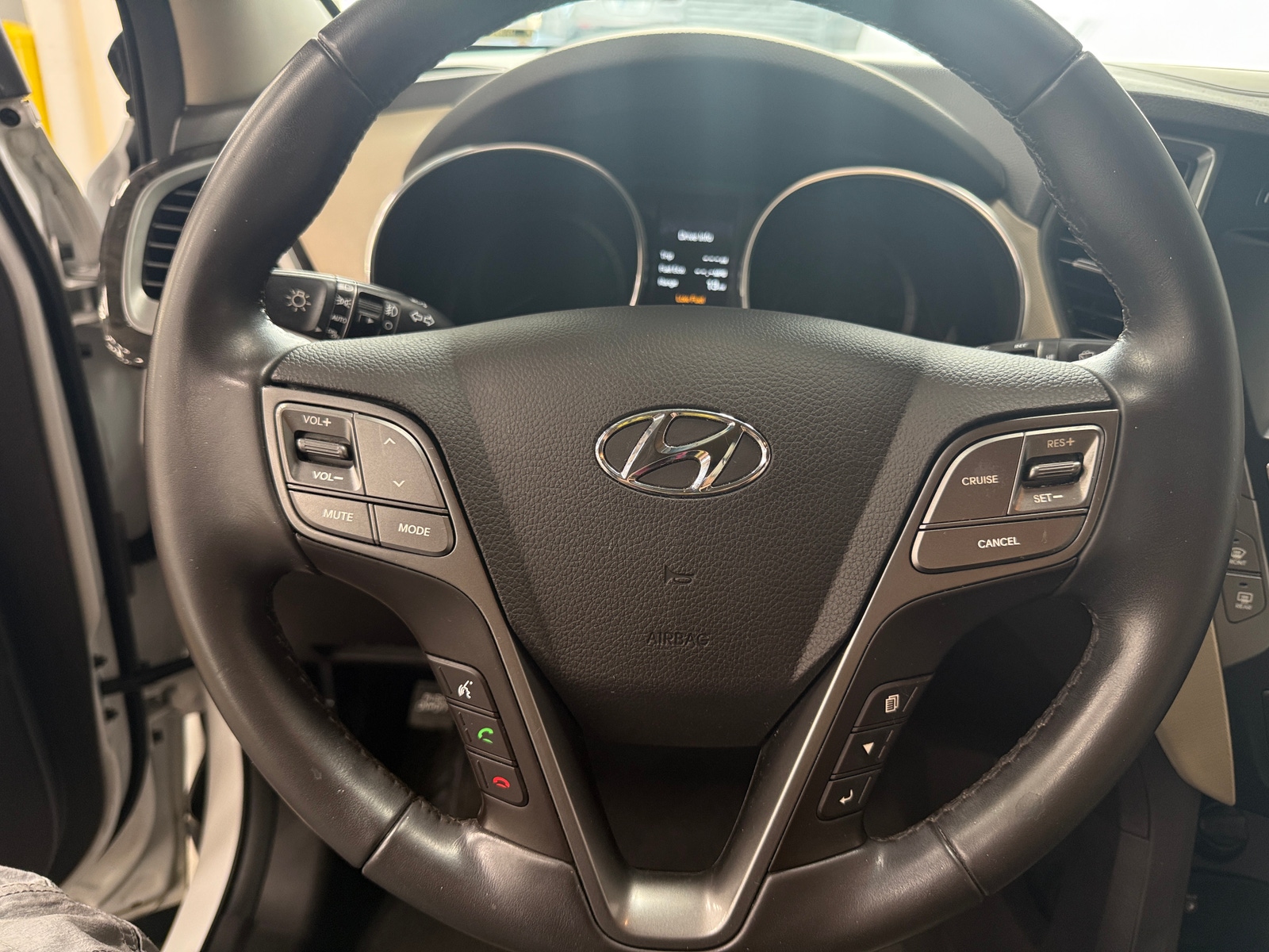 Thumbnail: 2017 Hyundai Santa Fe - 4
