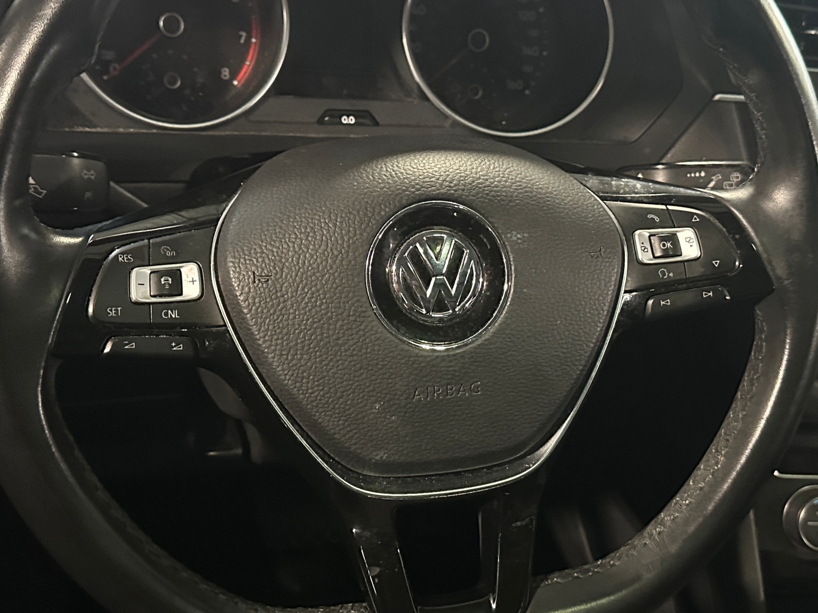 Thumbnail: 2018 Volkswagen Tiguan - 4