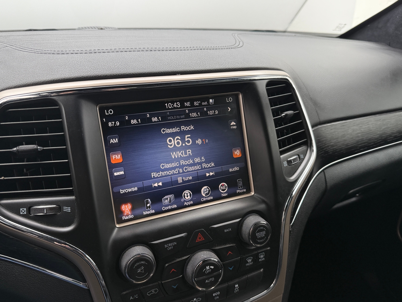 Thumbnail: 2015 Jeep Grand Cherokee - 3