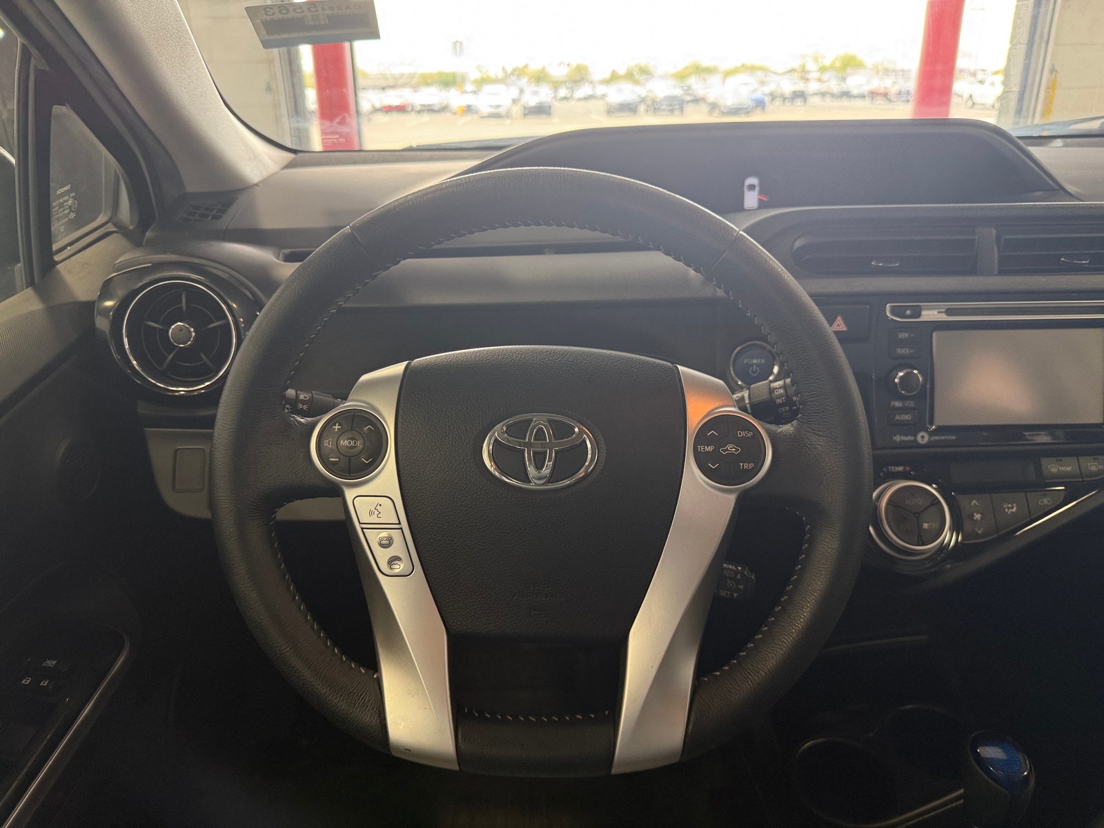 Thumbnail: 2015 Toyota Prius c - 4
