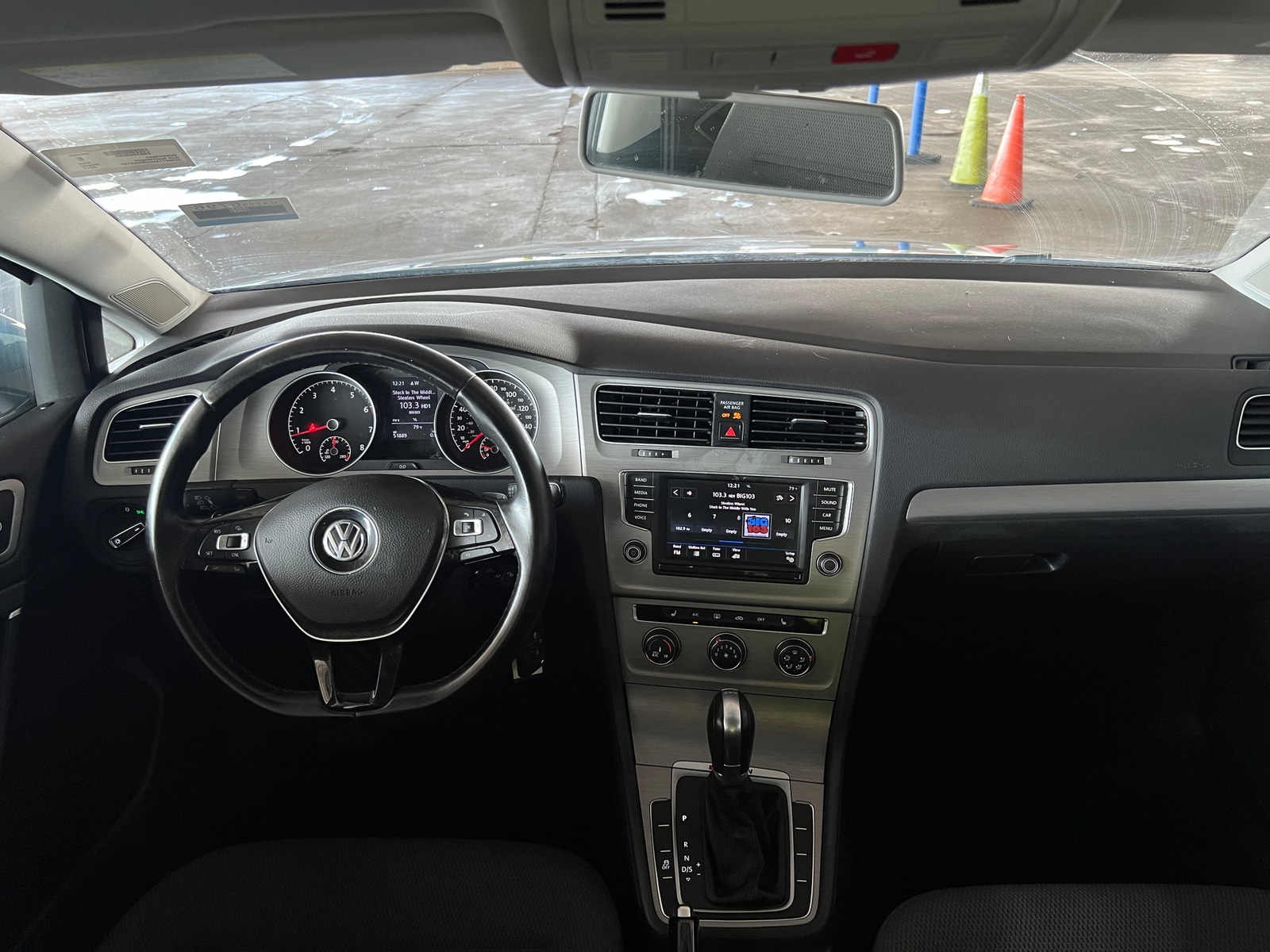 Thumbnail: 2017 Volkswagen e-Golf - 3