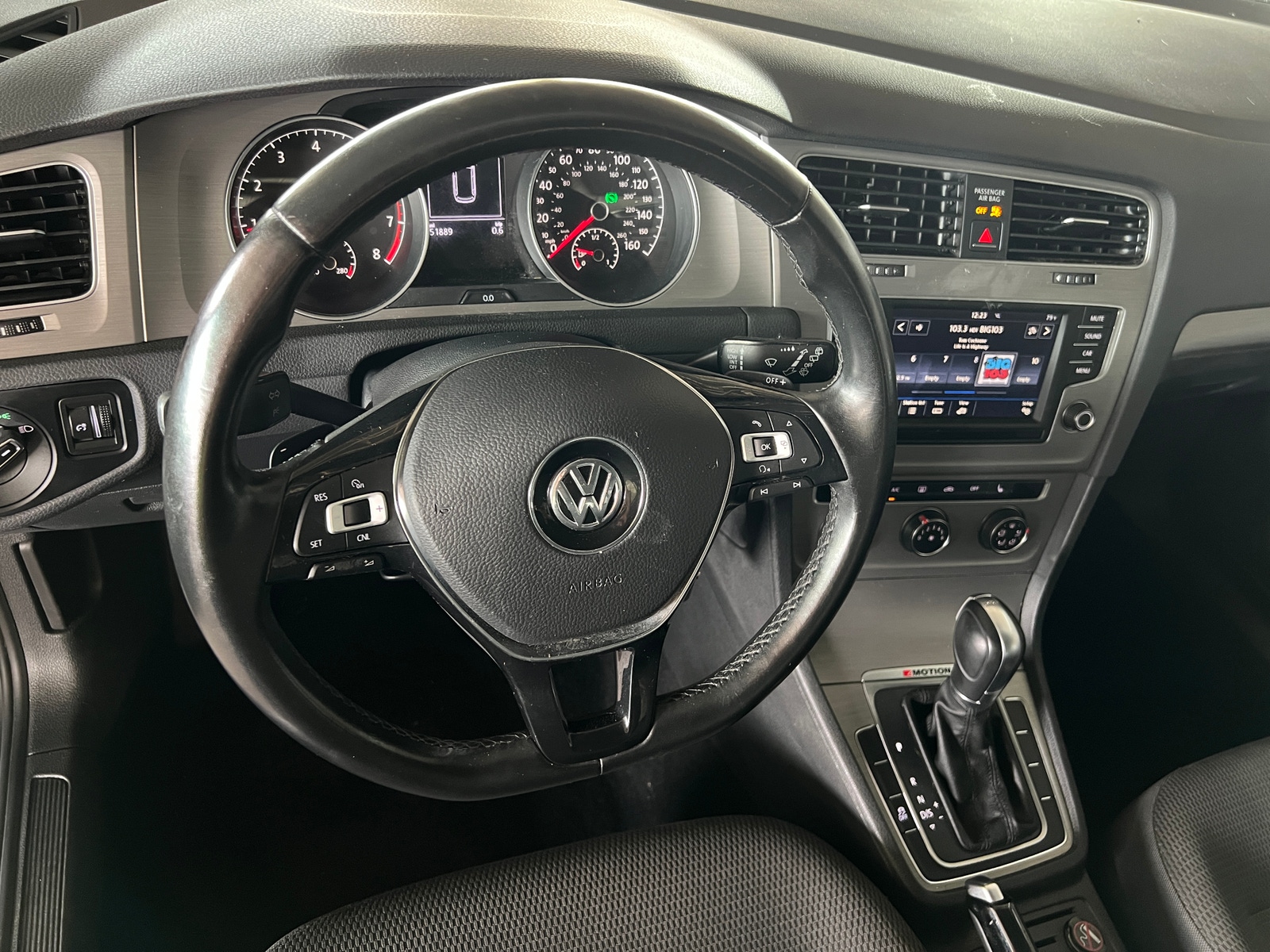 Thumbnail: 2017 Volkswagen e-Golf - 5