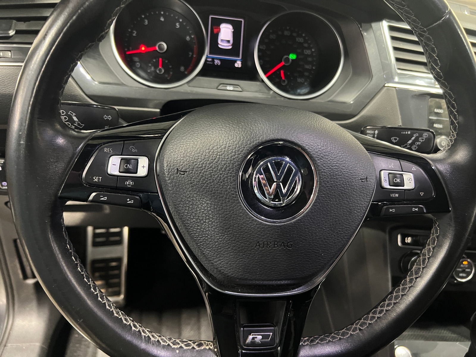 Thumbnail: 2020 Volkswagen Tiguan - 4
