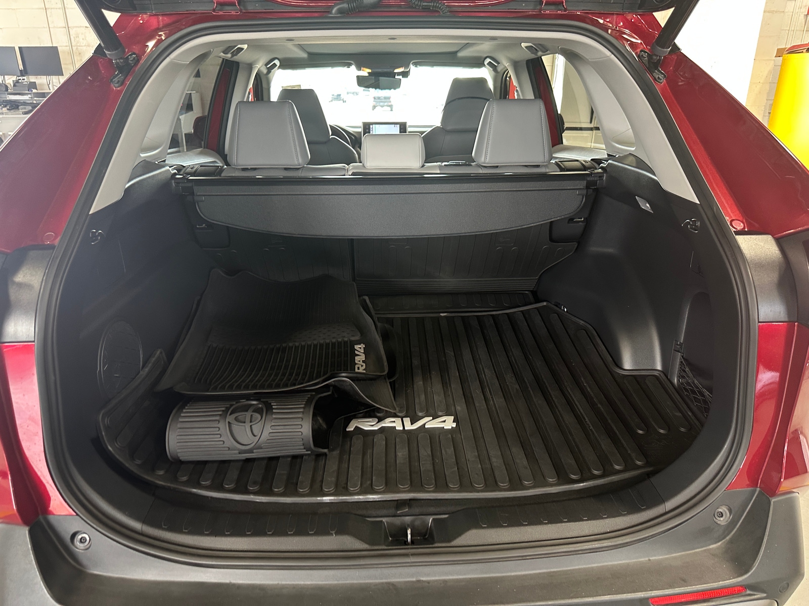 Thumbnail: 2020 Toyota RAV4 - 6