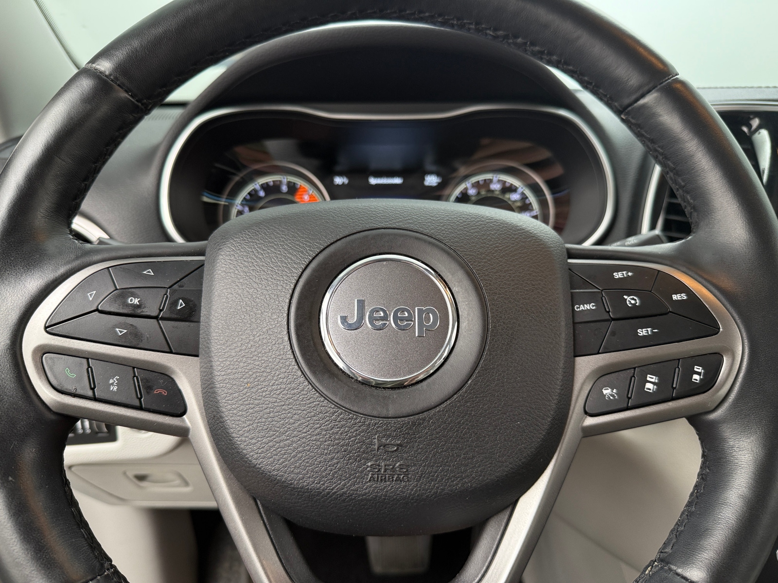Thumbnail: 2019 Jeep Cherokee - 4