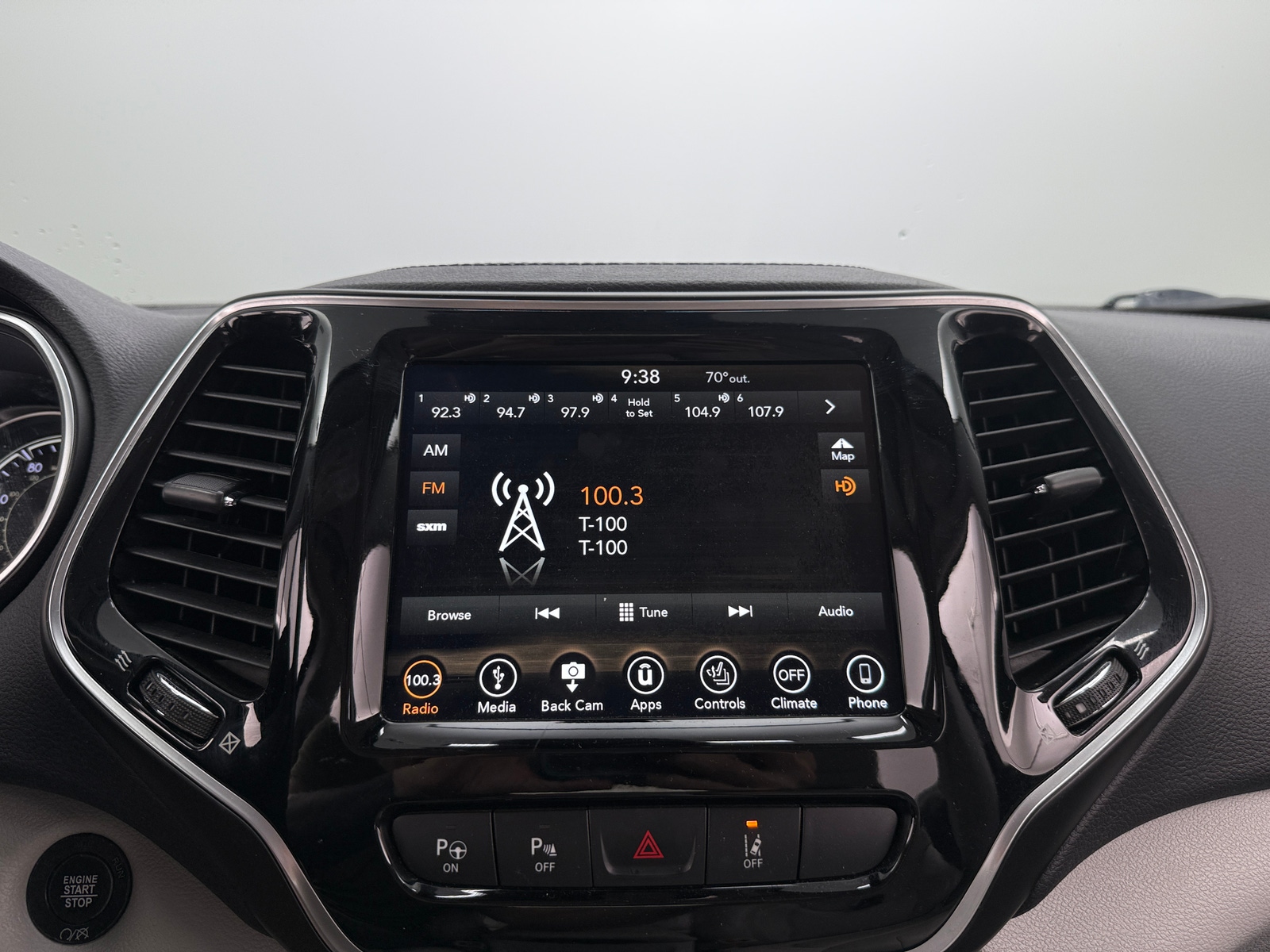 Thumbnail: 2019 Jeep Cherokee - 3