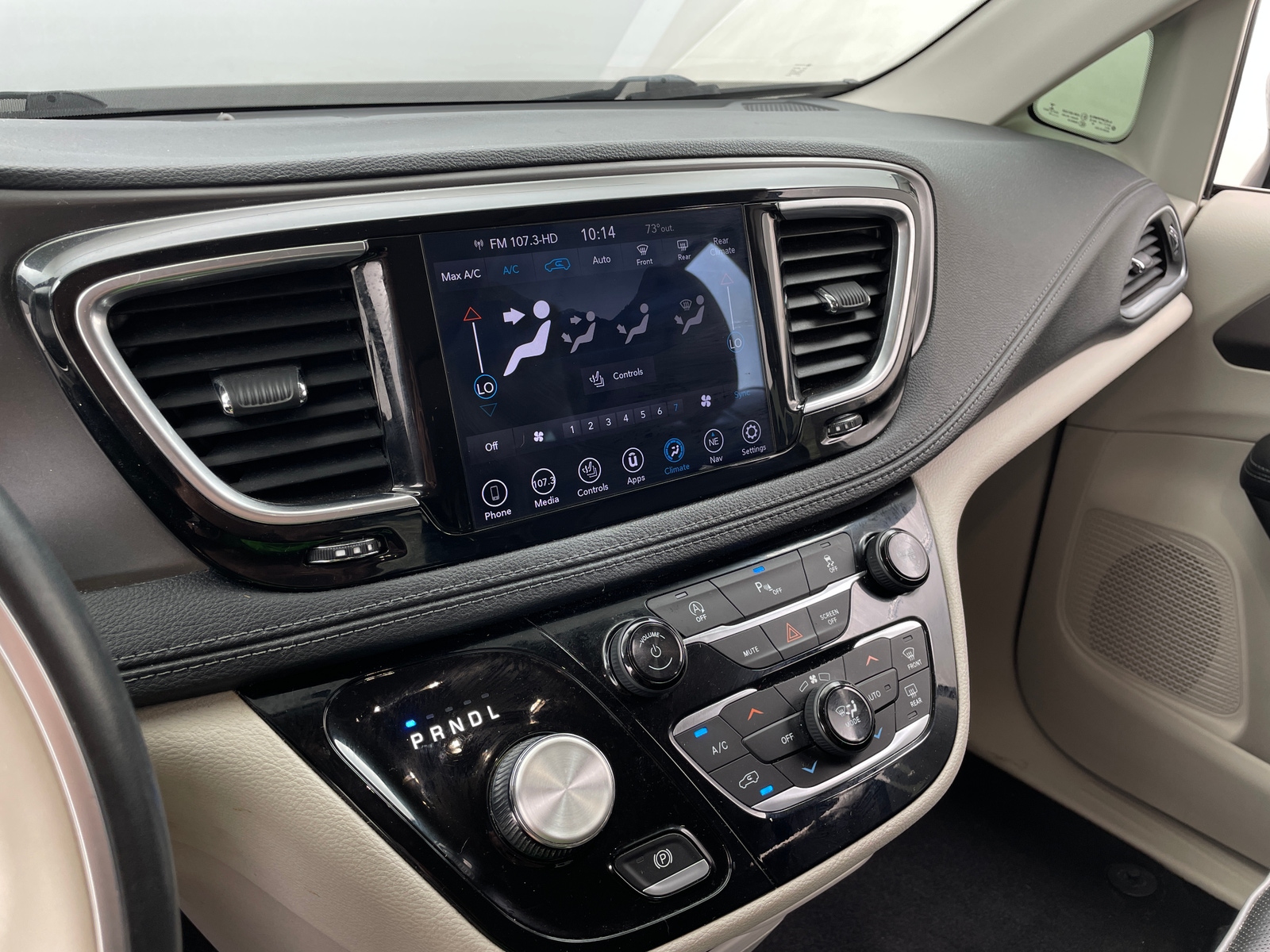 Thumbnail: 2019 Chrysler Pacifica - 3