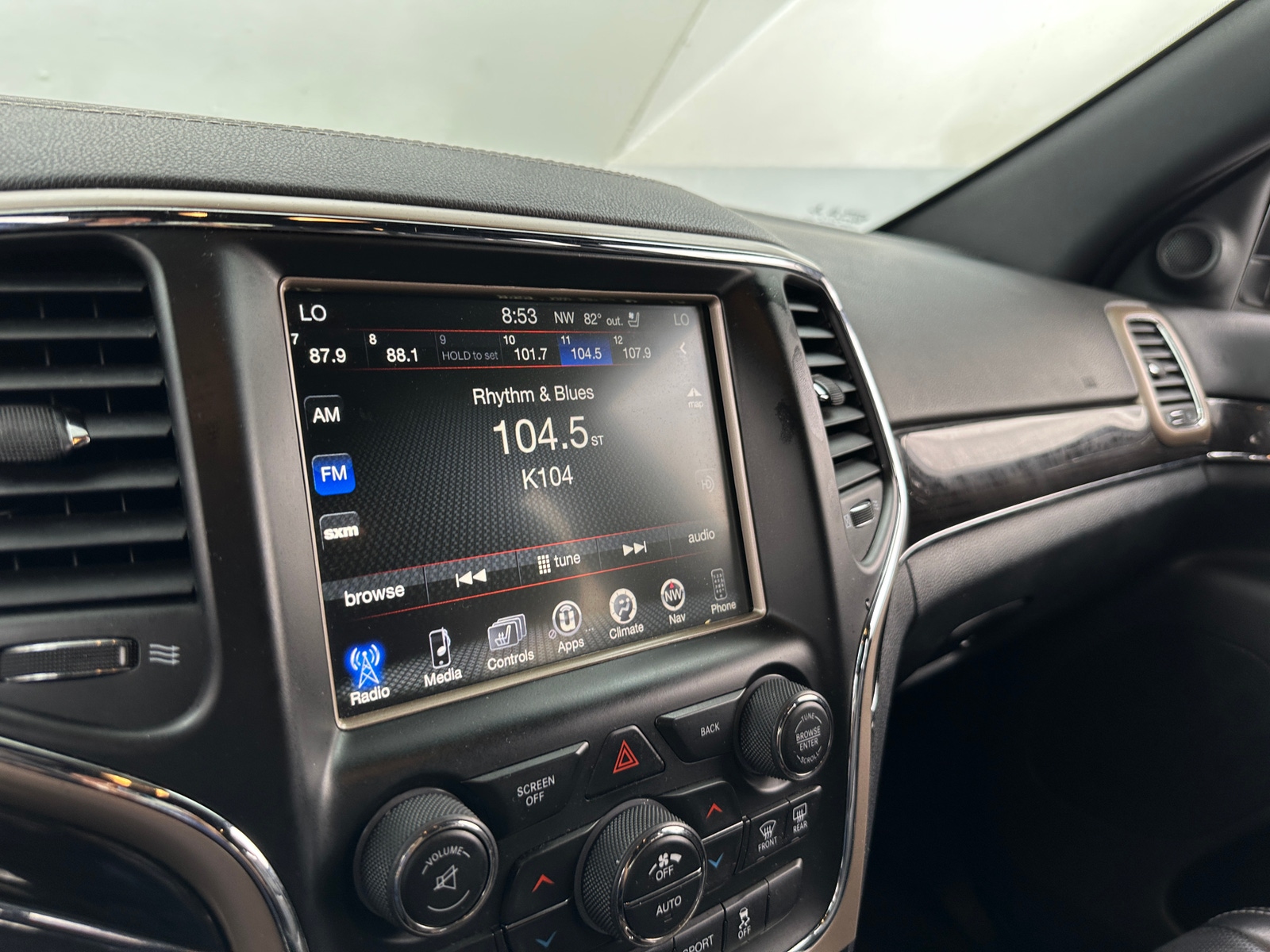 Thumbnail: 2016 Jeep Grand Cherokee - 3