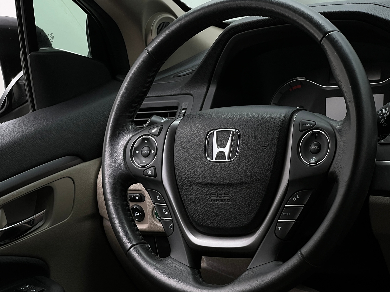 Thumbnail: 2017 Honda Pilot - 4