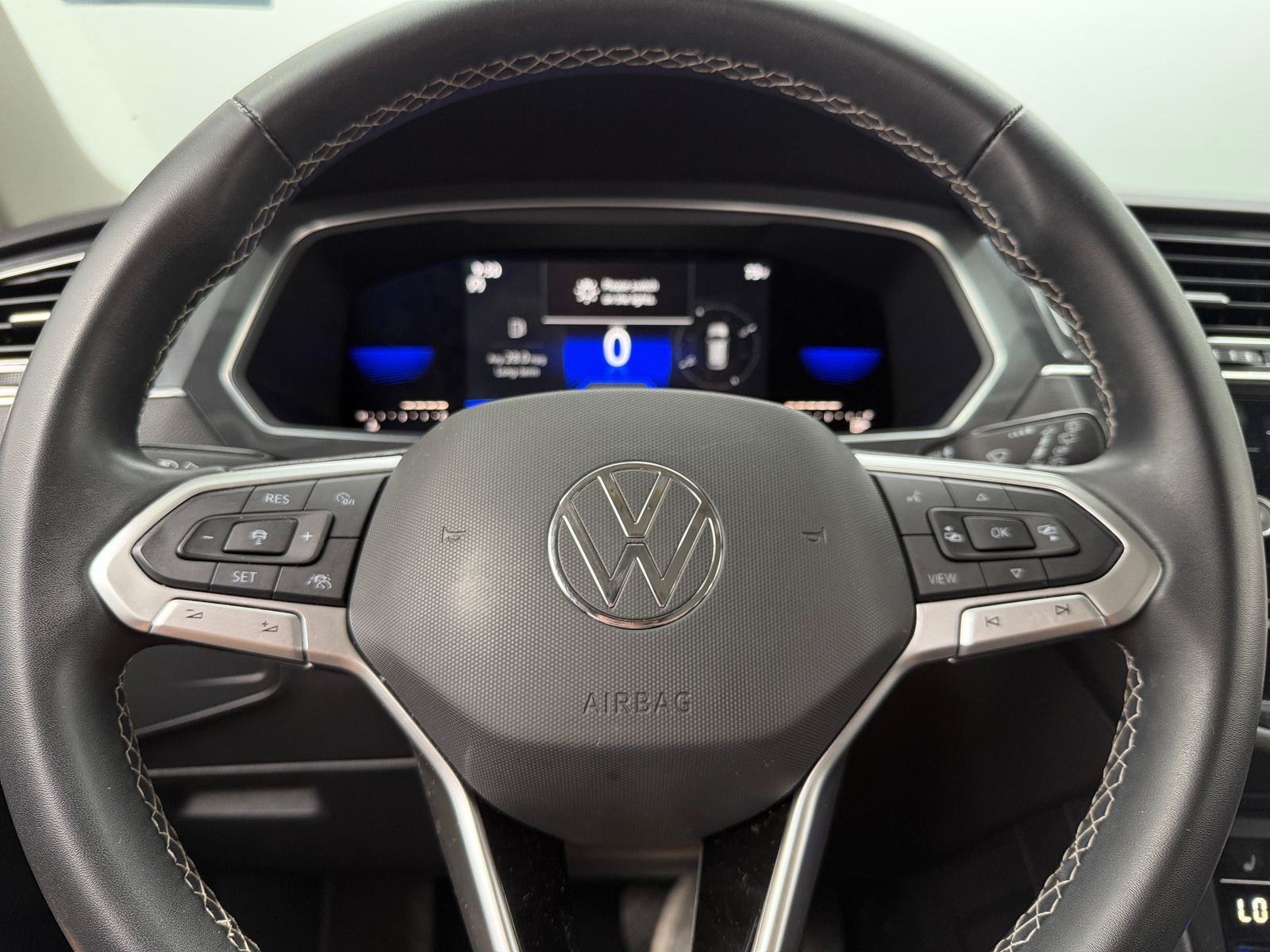 Thumbnail: 2022 Volkswagen Tiguan - 5