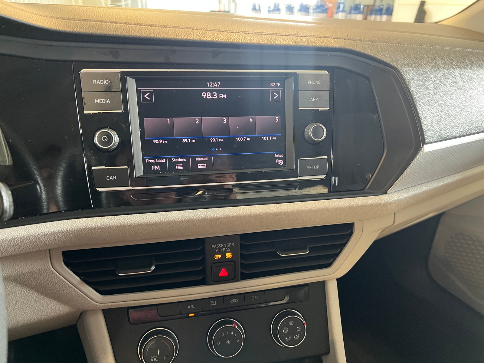 Thumbnail: 2019 Volkswagen Jetta - 4