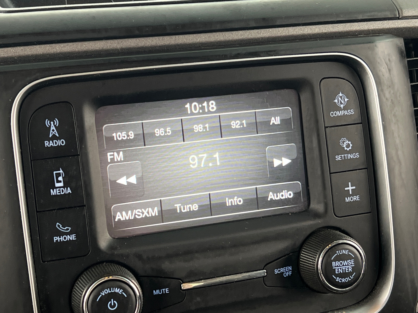 Thumbnail: 2021 RAM 1500 Classic - 4