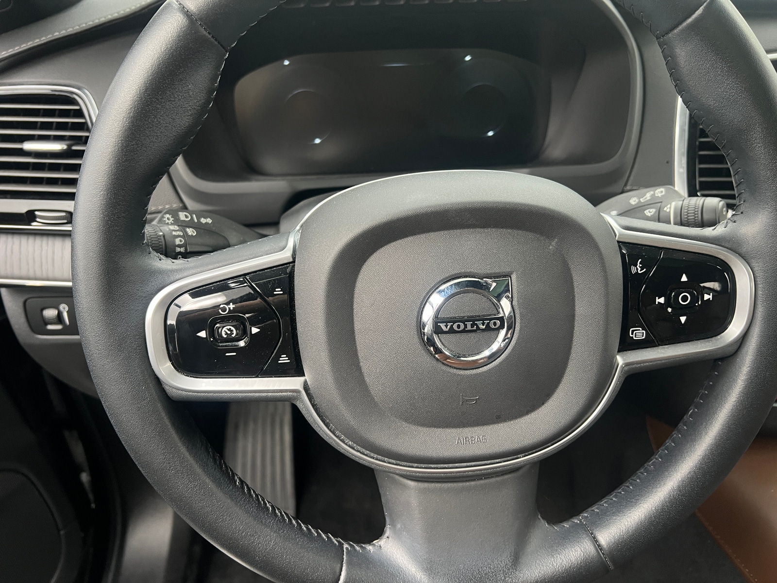 Thumbnail: 2022 Volvo XC90 - 4