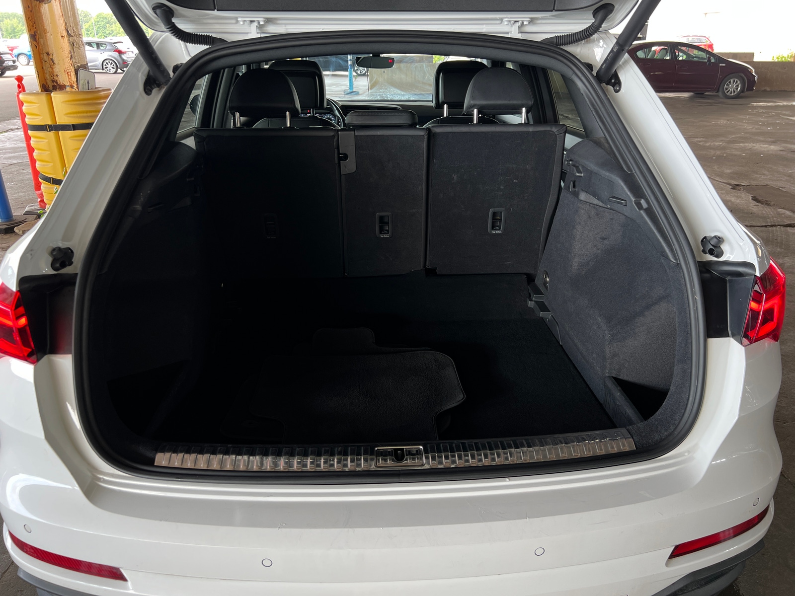 Thumbnail: 2023 Audi Q3 - 6