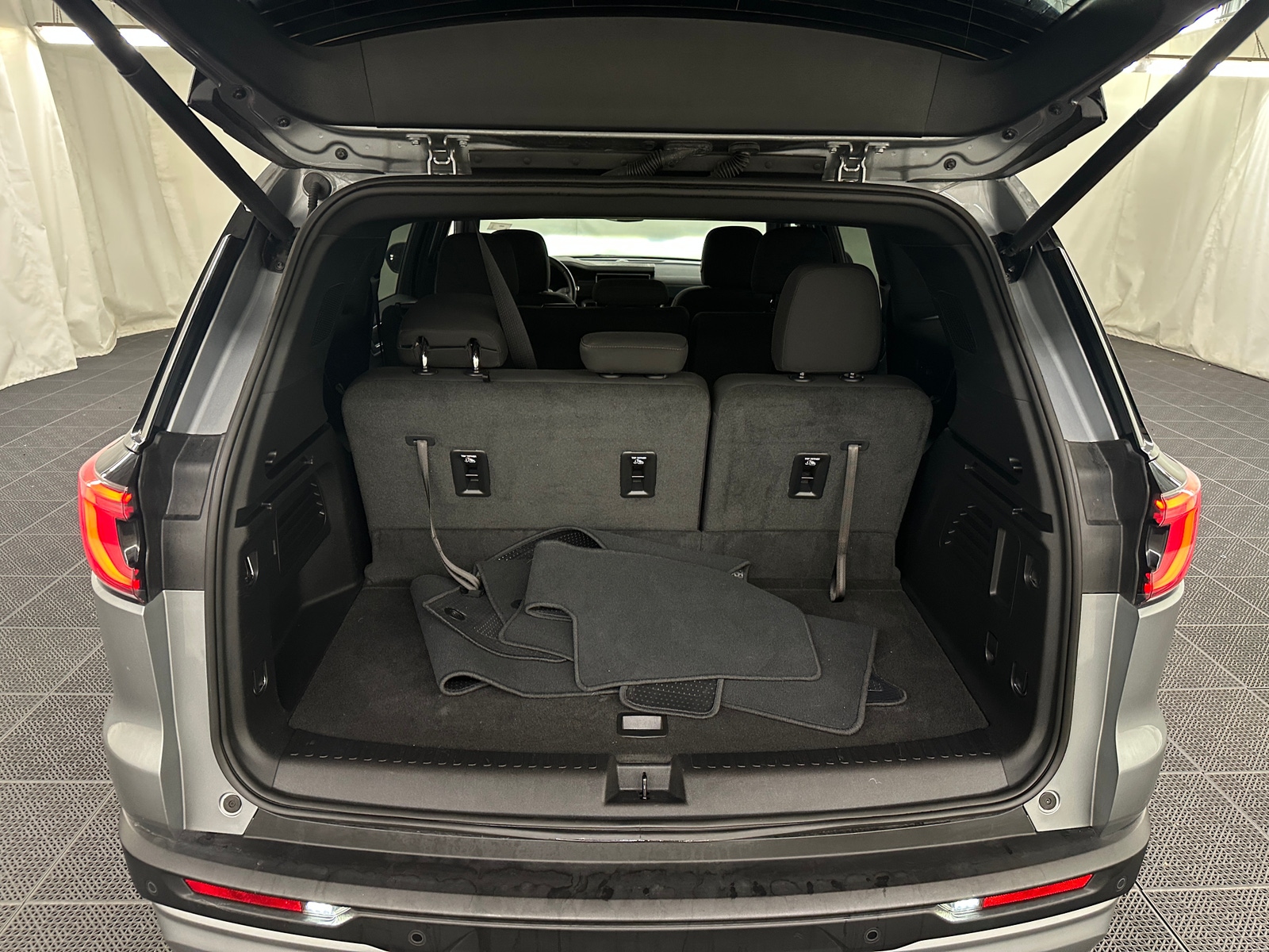 Thumbnail: 2025 GMC Acadia - 7