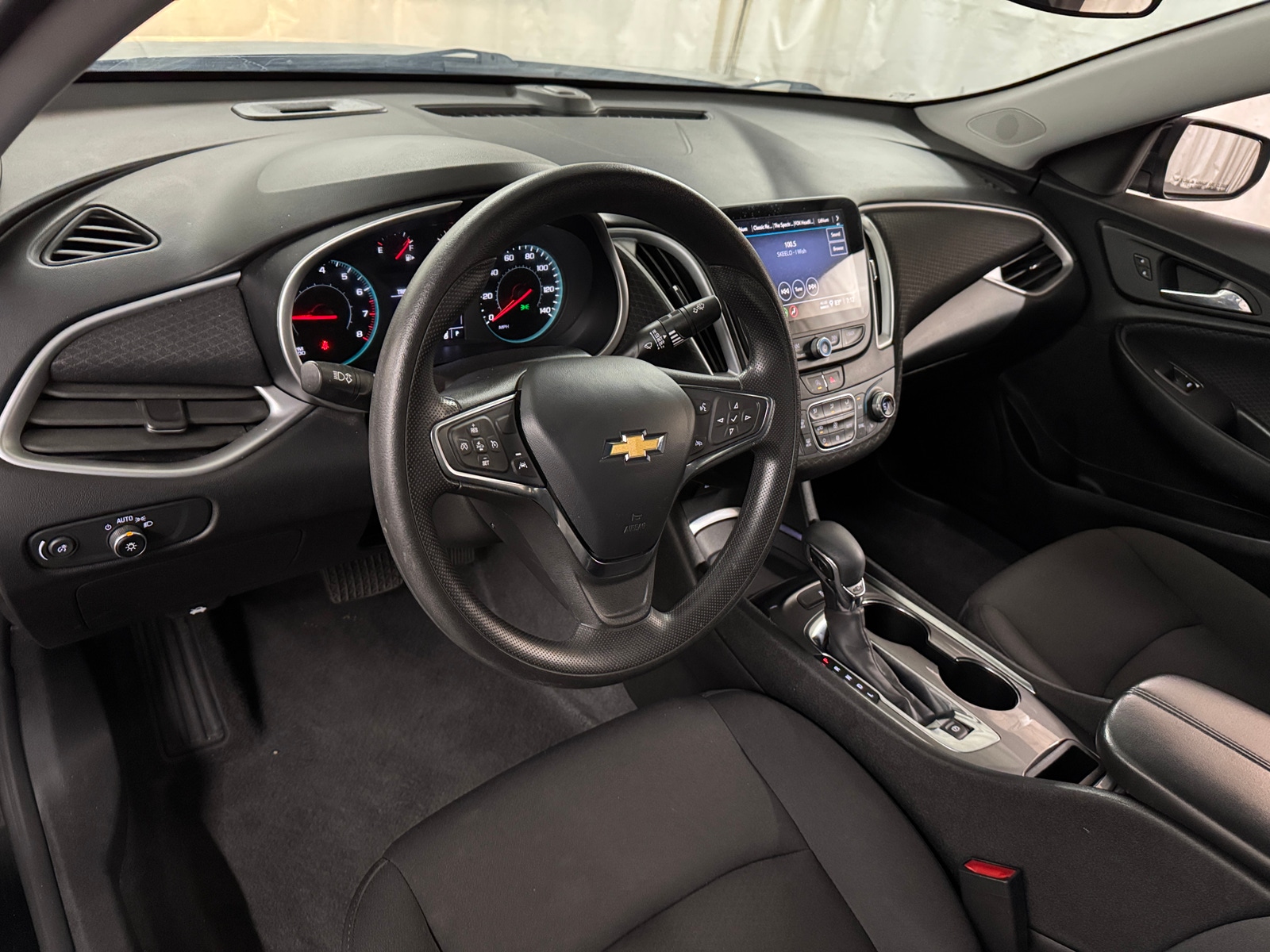 Thumbnail: 2023 Chevrolet Malibu - 3