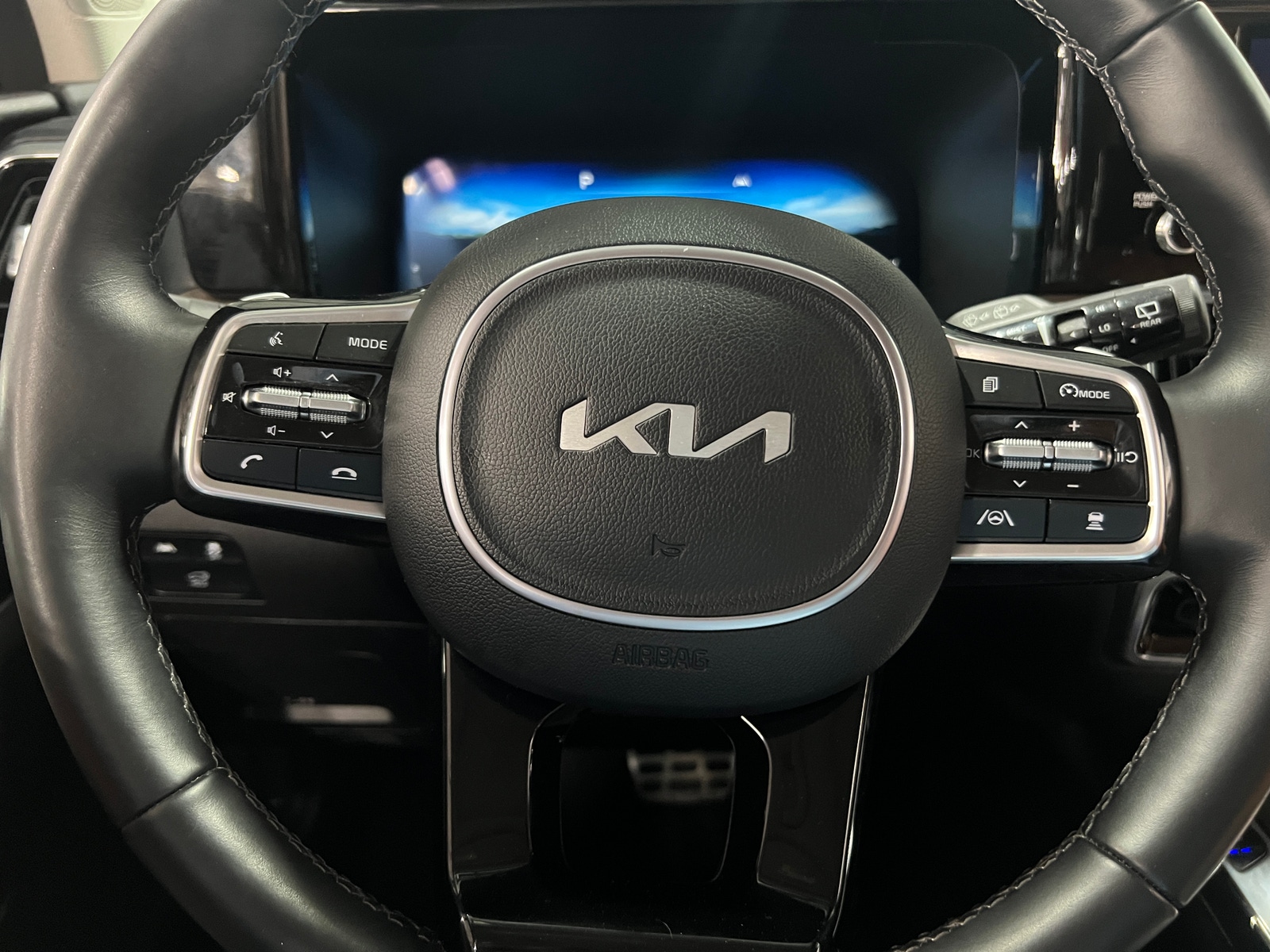 Thumbnail: 2023 Kia Sorento - 4