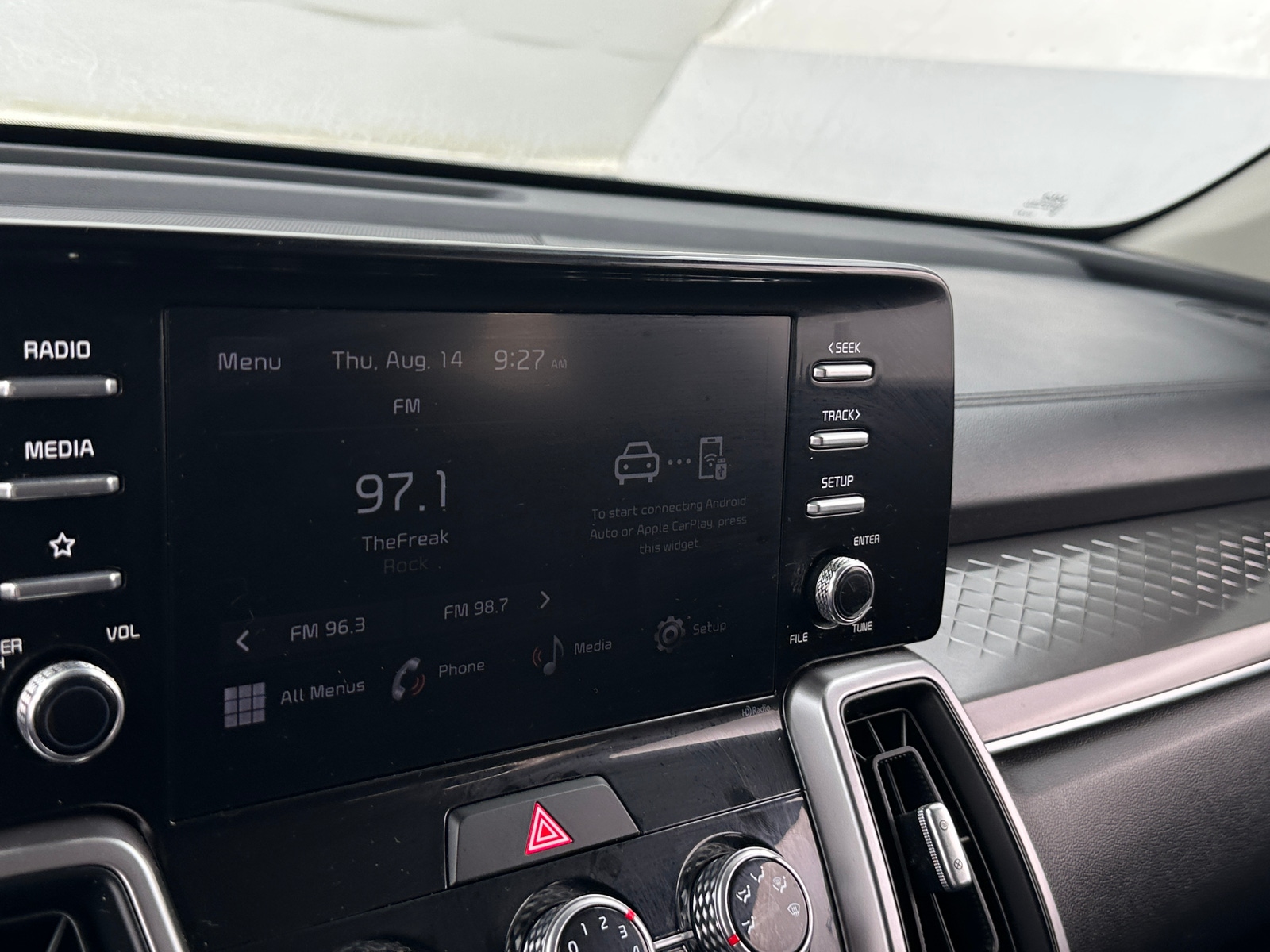 Thumbnail: 2023 Kia Sorento - 4