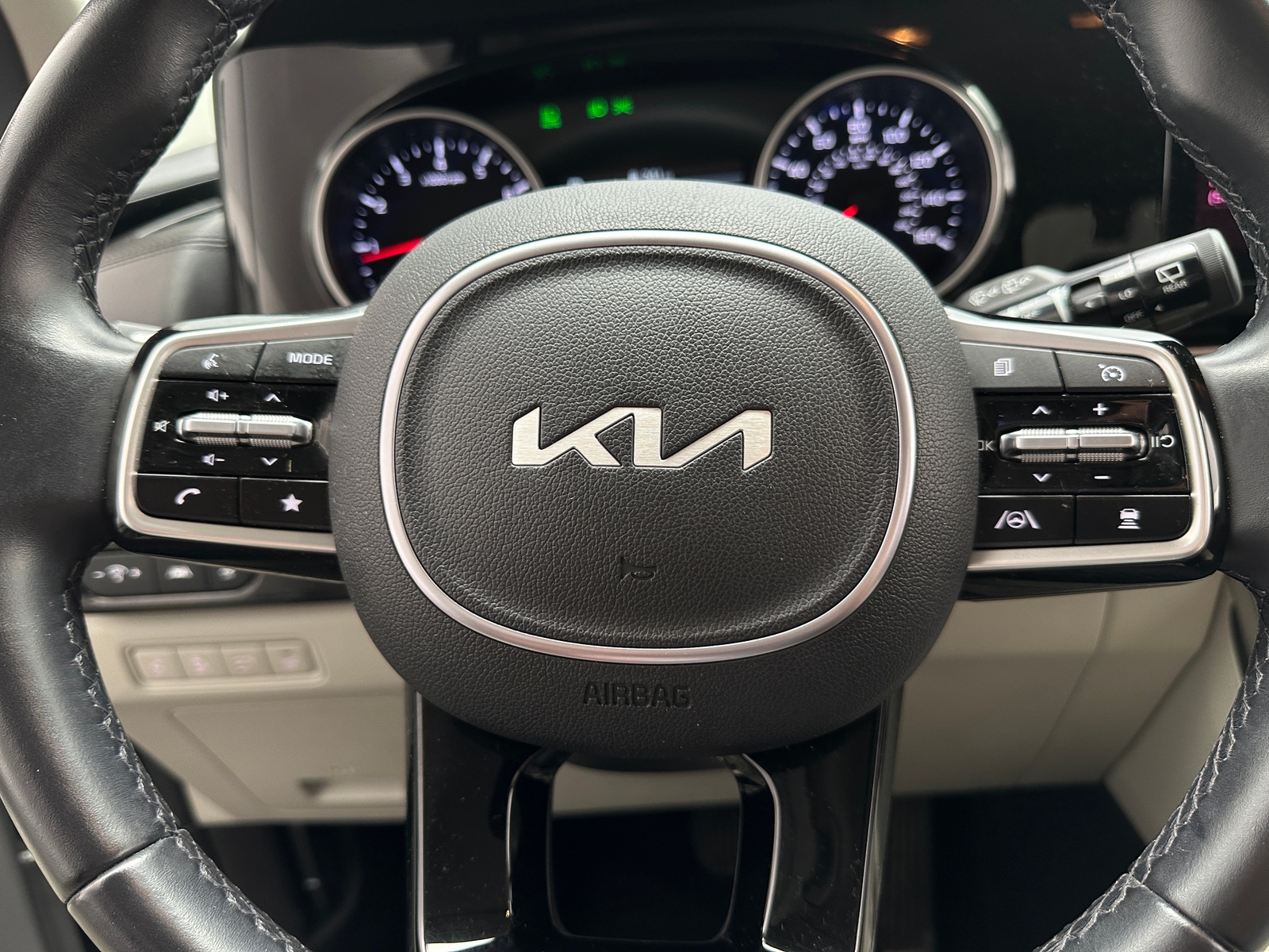 Thumbnail: 2022 Kia Carnival - 4