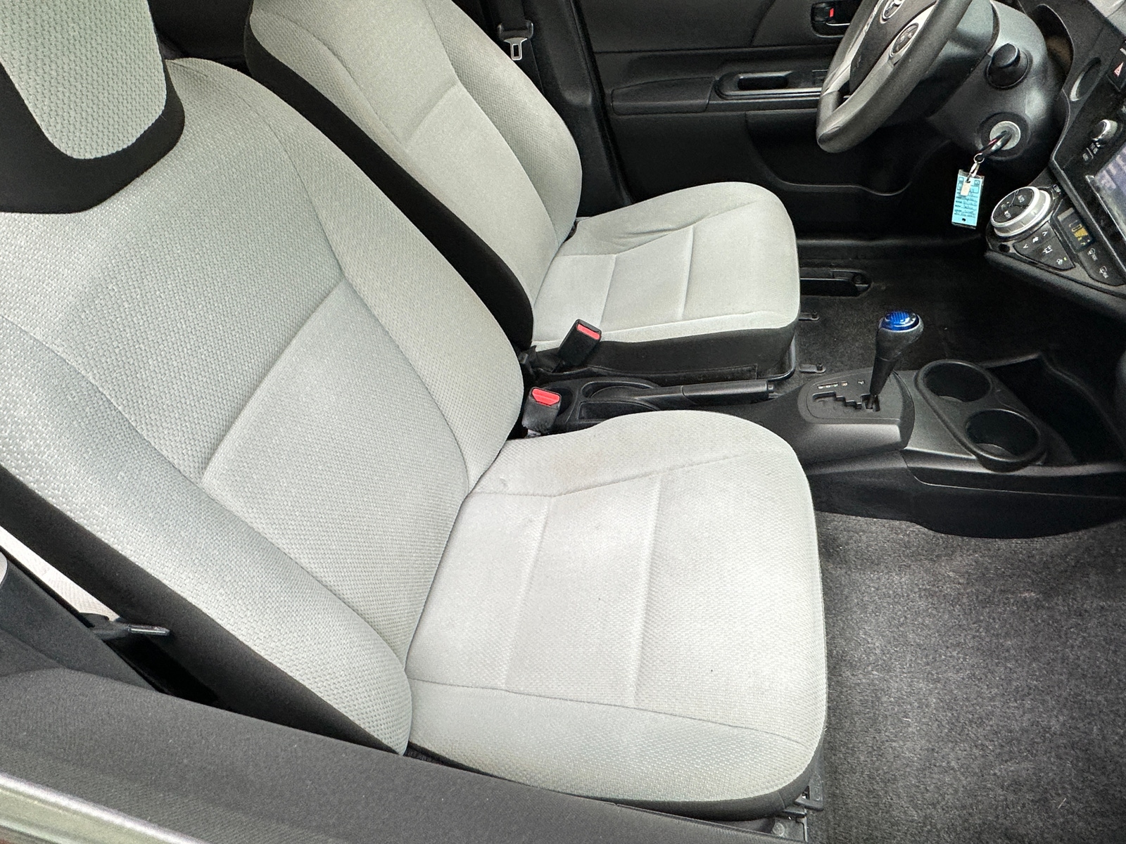 Thumbnail: 2016 Toyota Prius c - 2