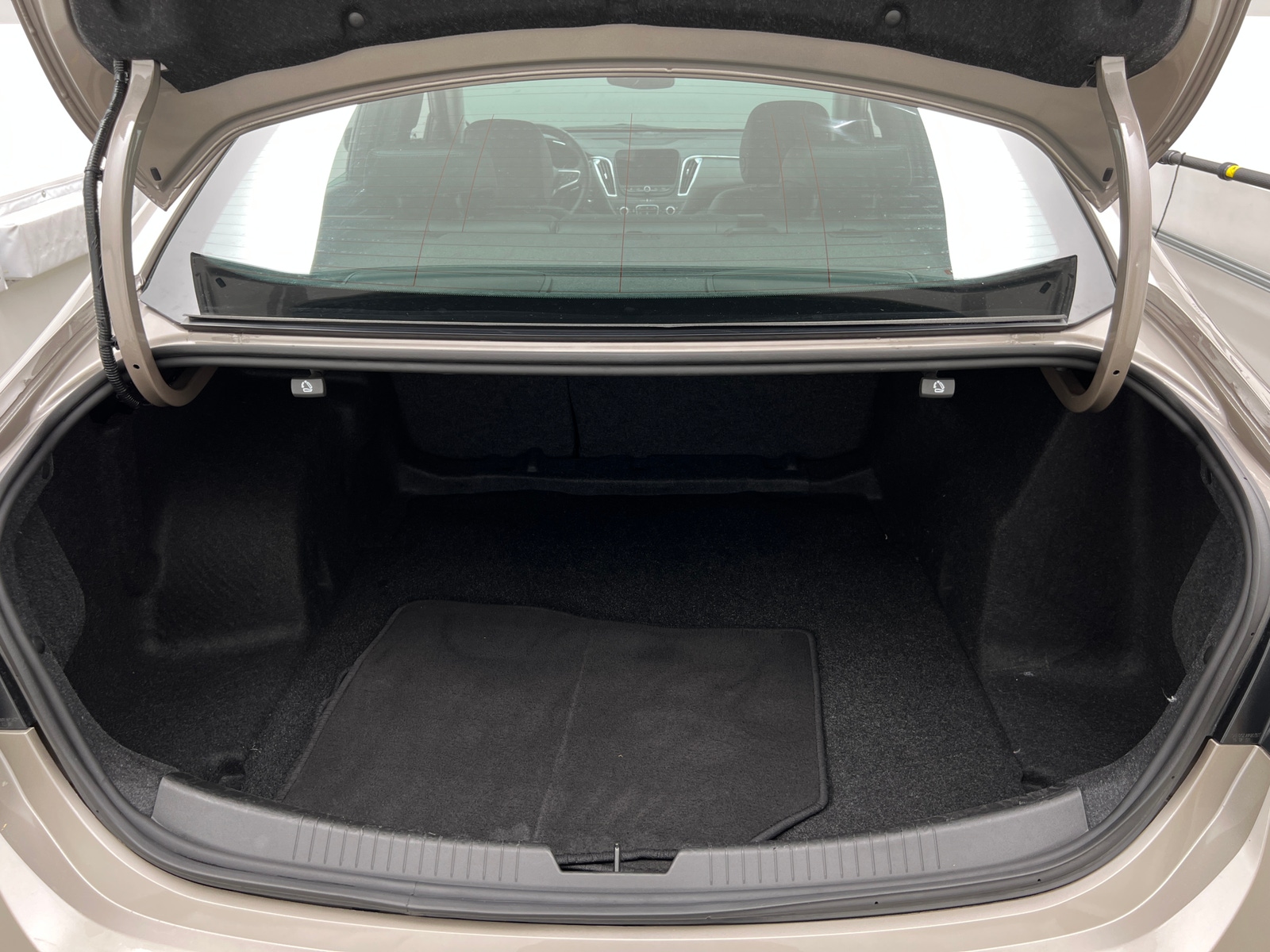 Thumbnail: 2024 Chevrolet Malibu - 6