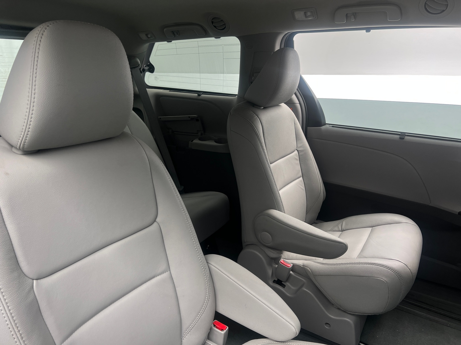 Thumbnail: 2017 Toyota Sienna - 5