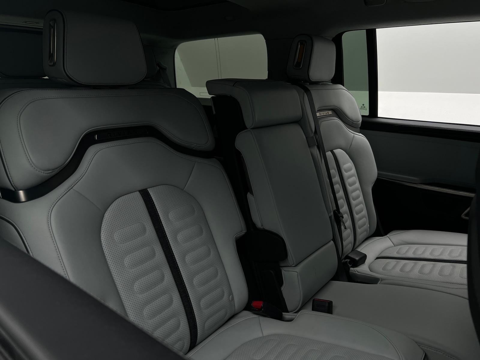 Thumbnail: 2023 Rivian R1S - 5