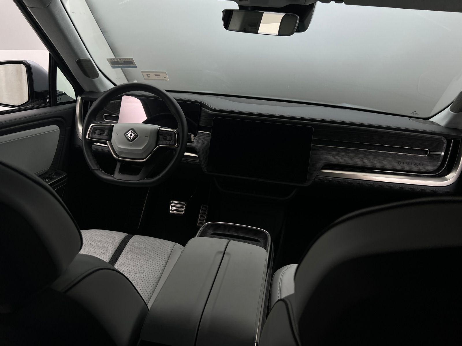 Thumbnail: 2023 Rivian R1S - 2