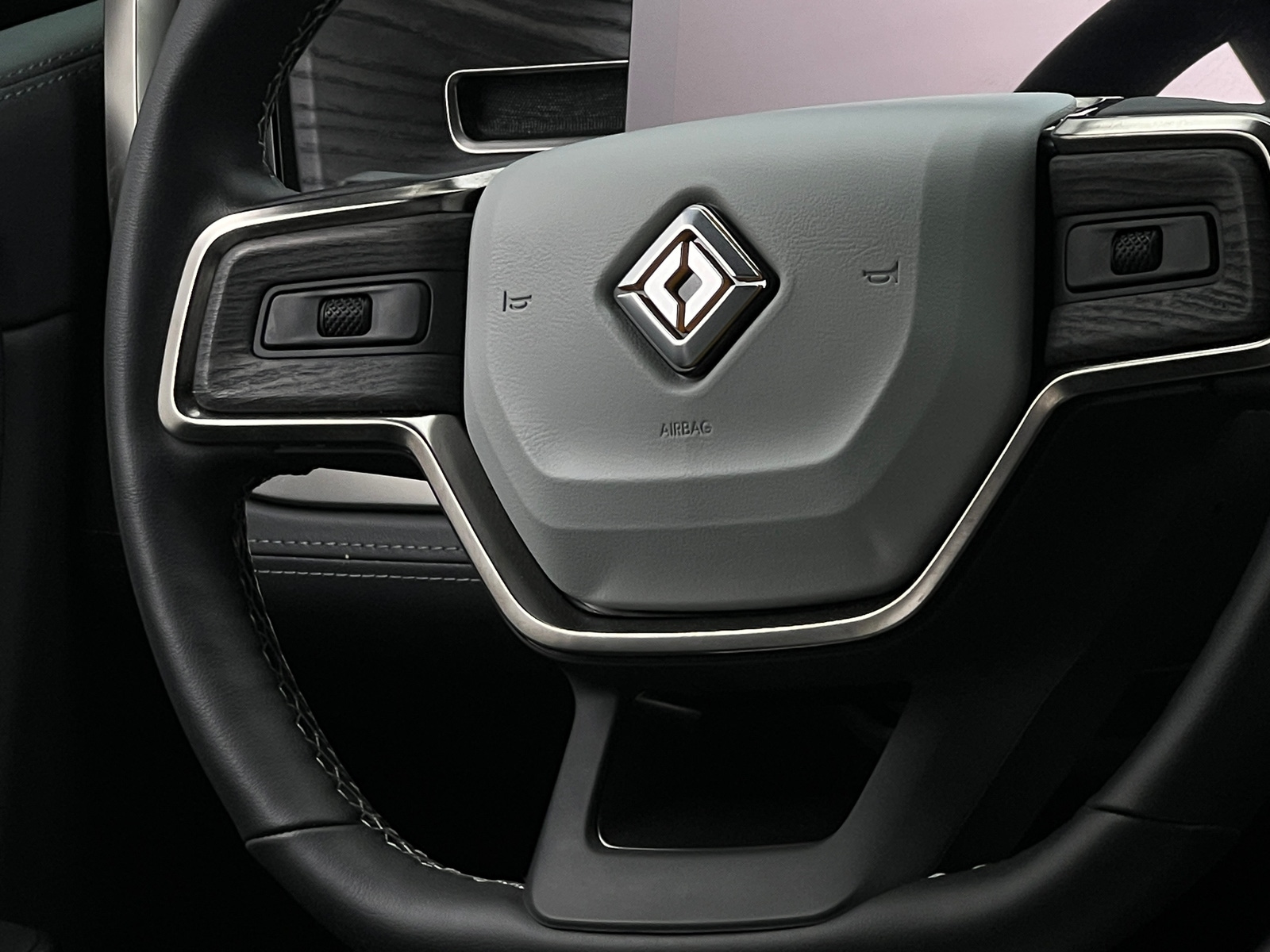Thumbnail: 2023 Rivian R1S - 4