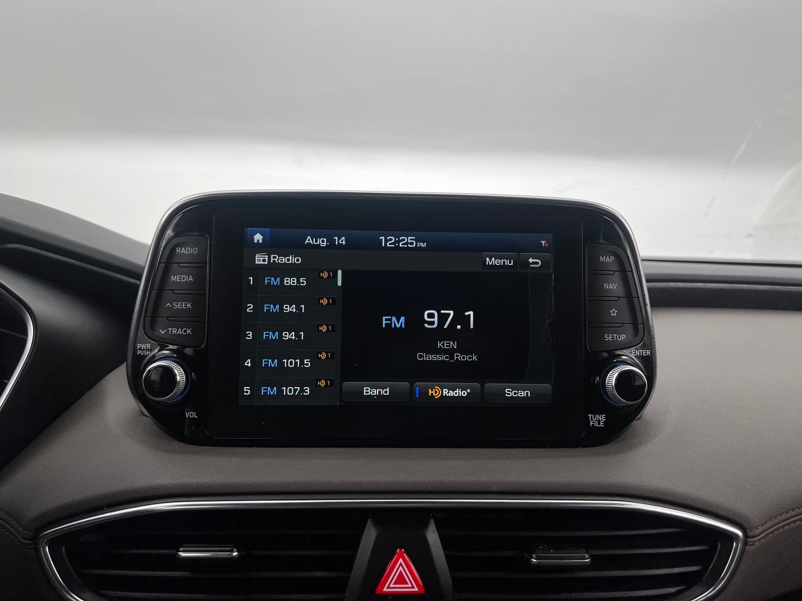 Thumbnail: 2019 Hyundai Santa Fe - 3
