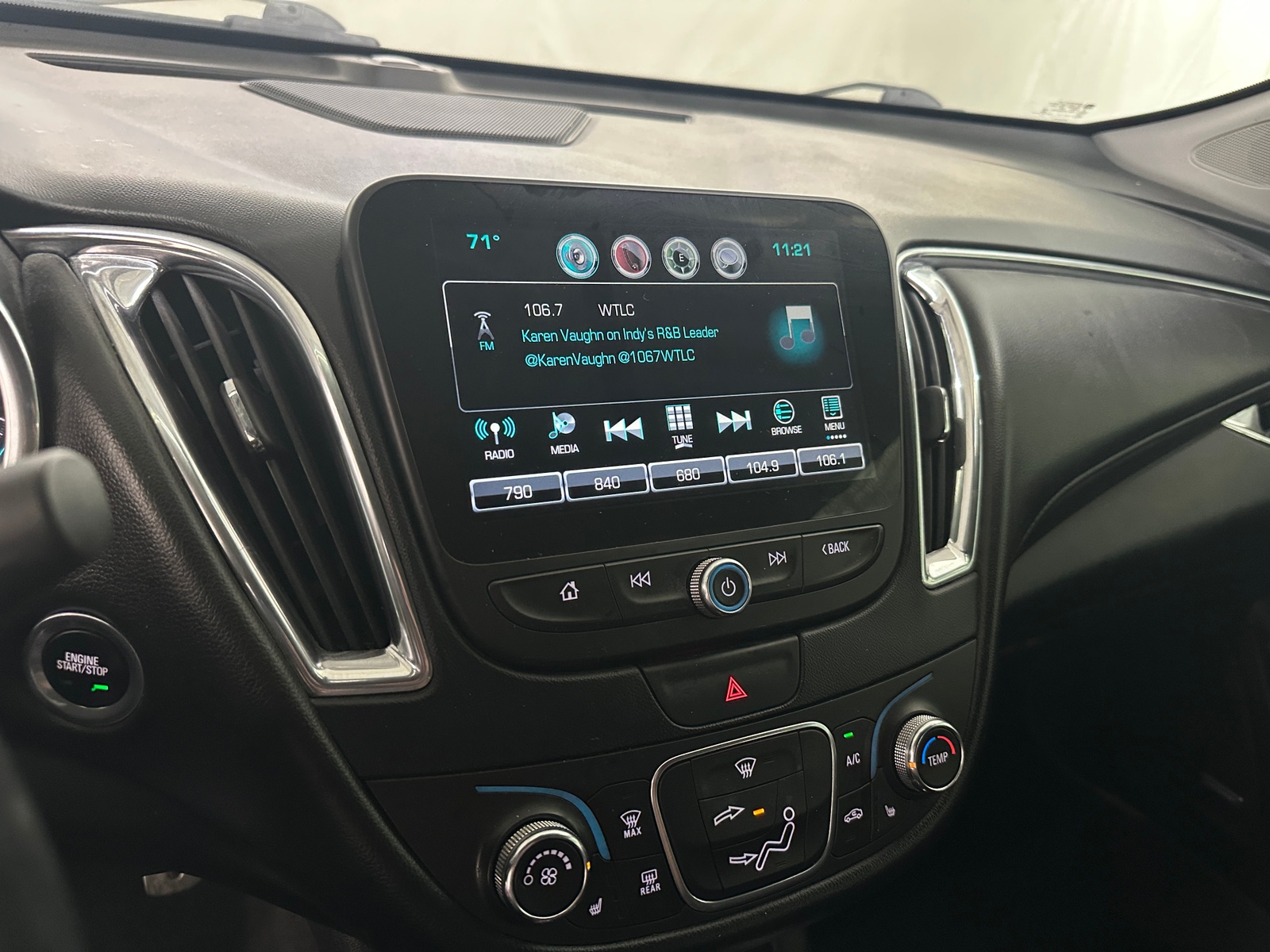 Thumbnail: 2016 Chevrolet Malibu - 3