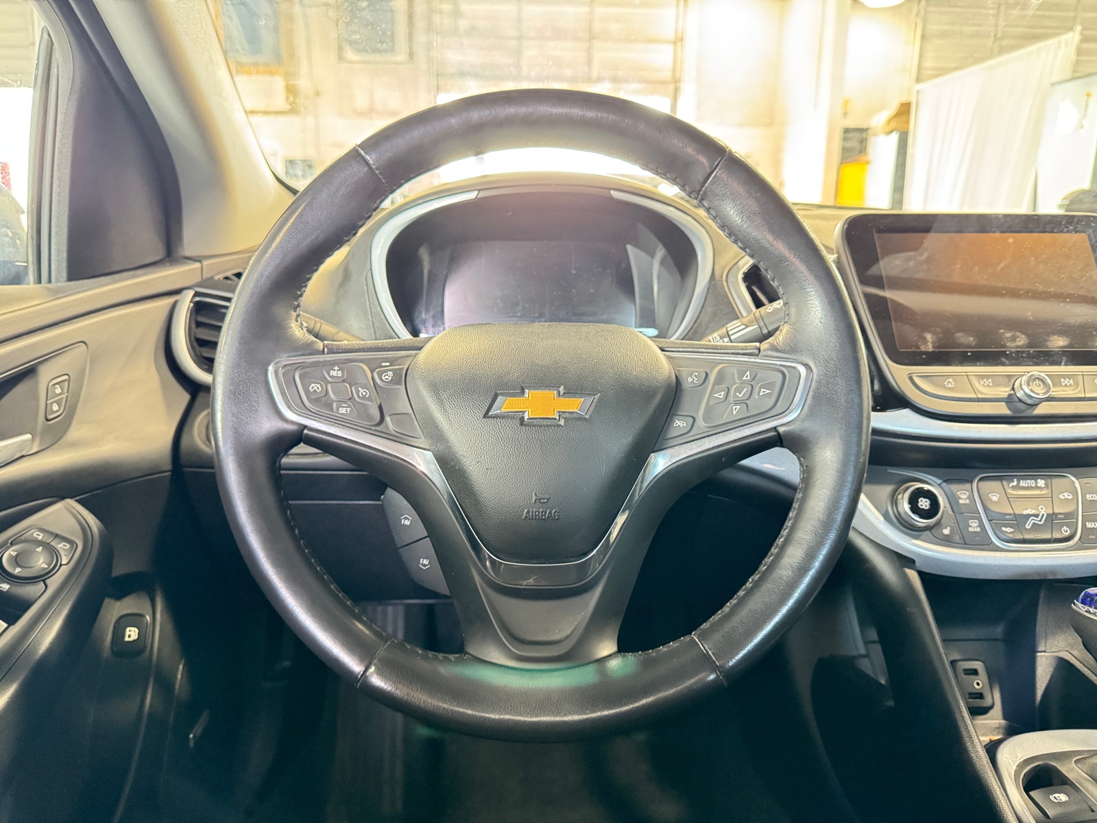Thumbnail: 2018 Chevrolet Volt - 4
