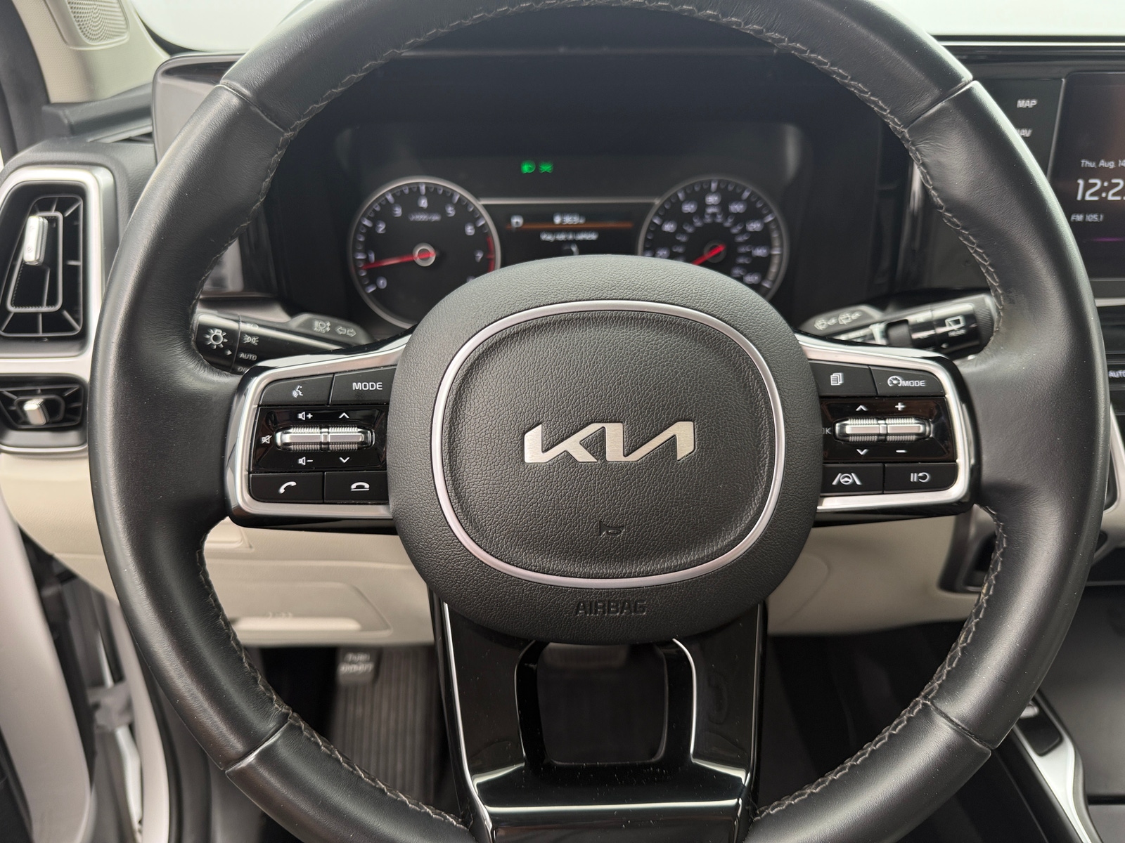 Thumbnail: 2023 Kia Sorento - 4