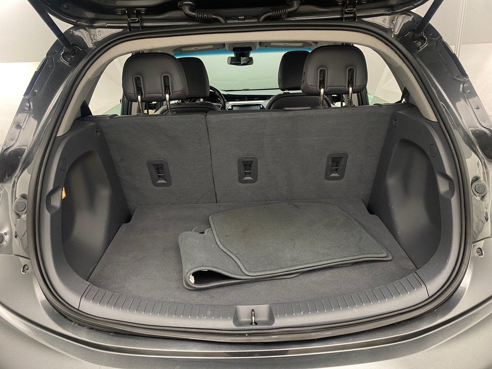 Thumbnail: 2017 Chevrolet Bolt EV - 6