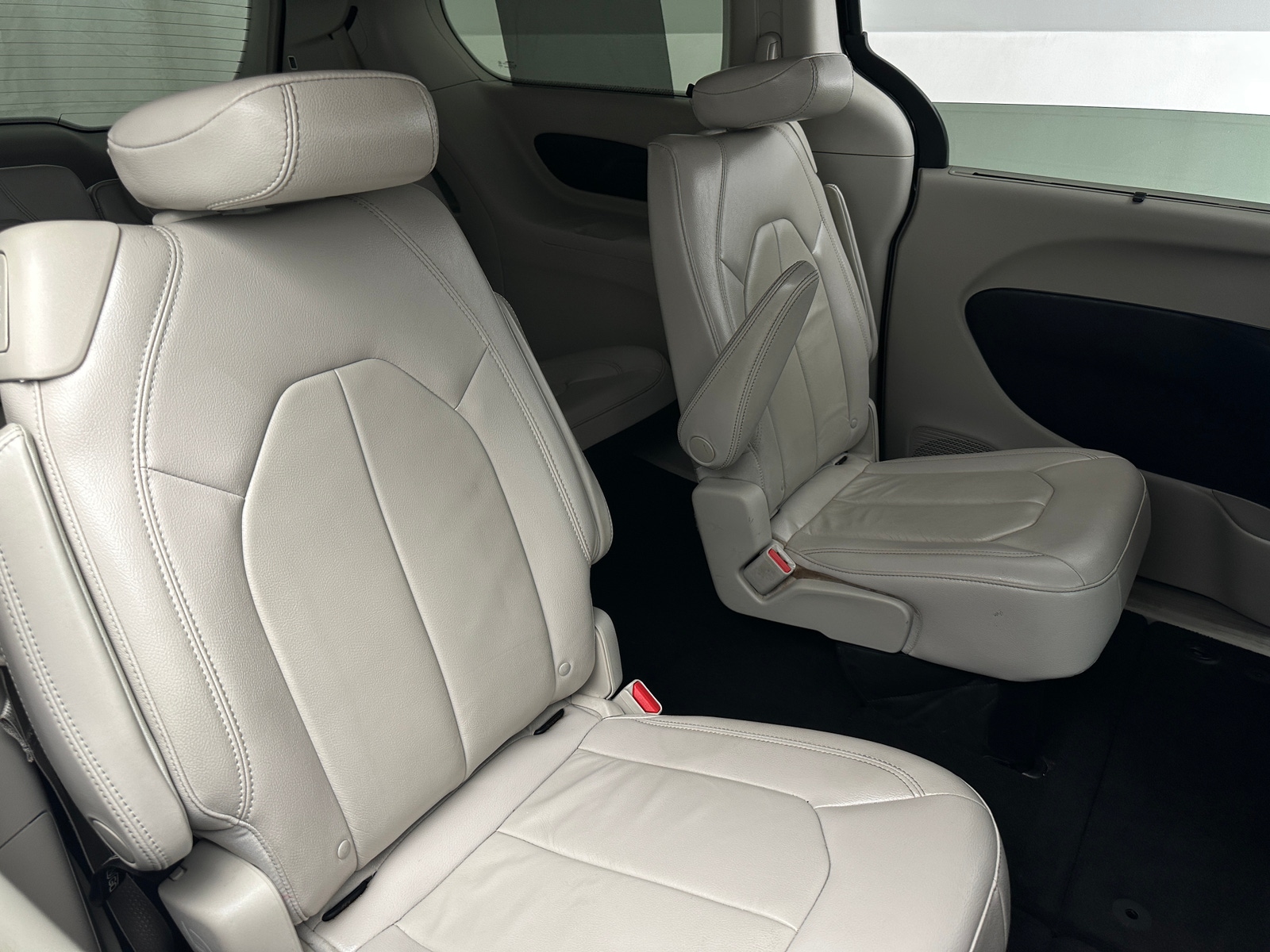 Thumbnail: 2017 Chrysler Pacifica - 5