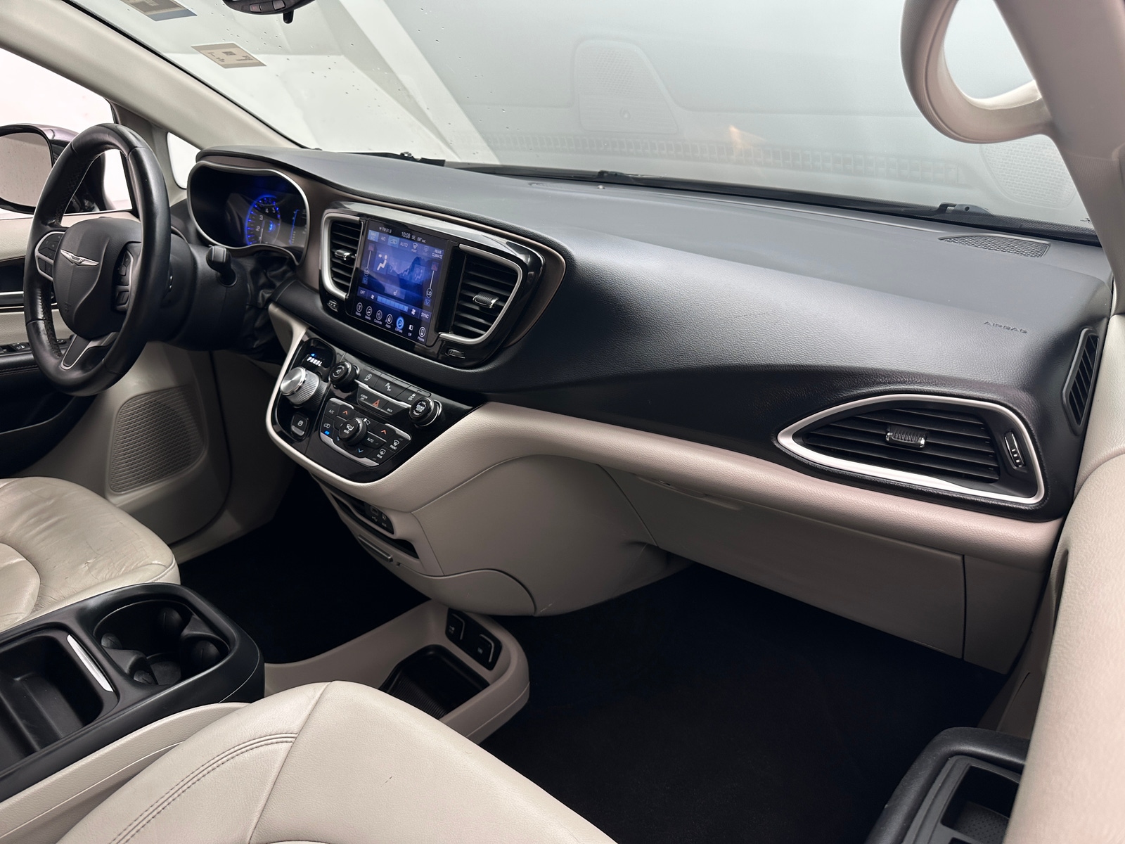Thumbnail: 2017 Chrysler Pacifica - 2