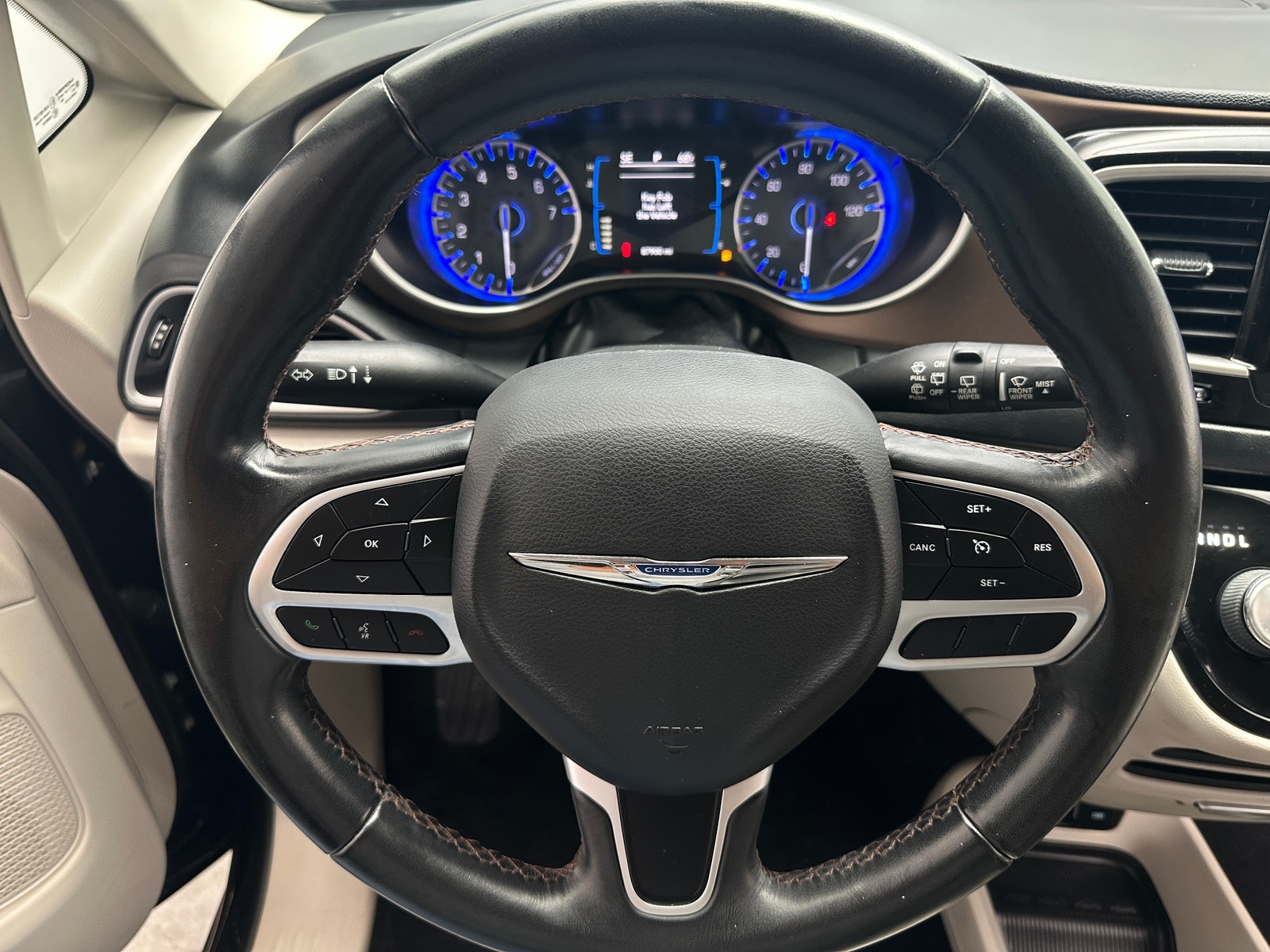 Thumbnail: 2017 Chrysler Pacifica - 4