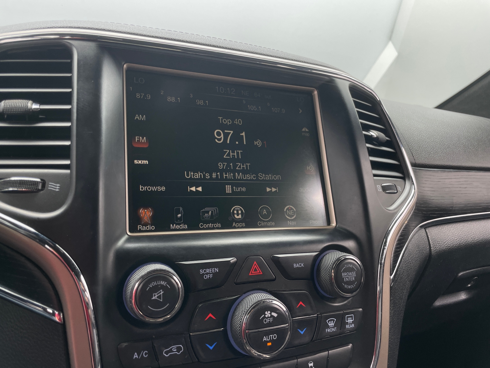 Thumbnail: 2016 Jeep Grand Cherokee - 3