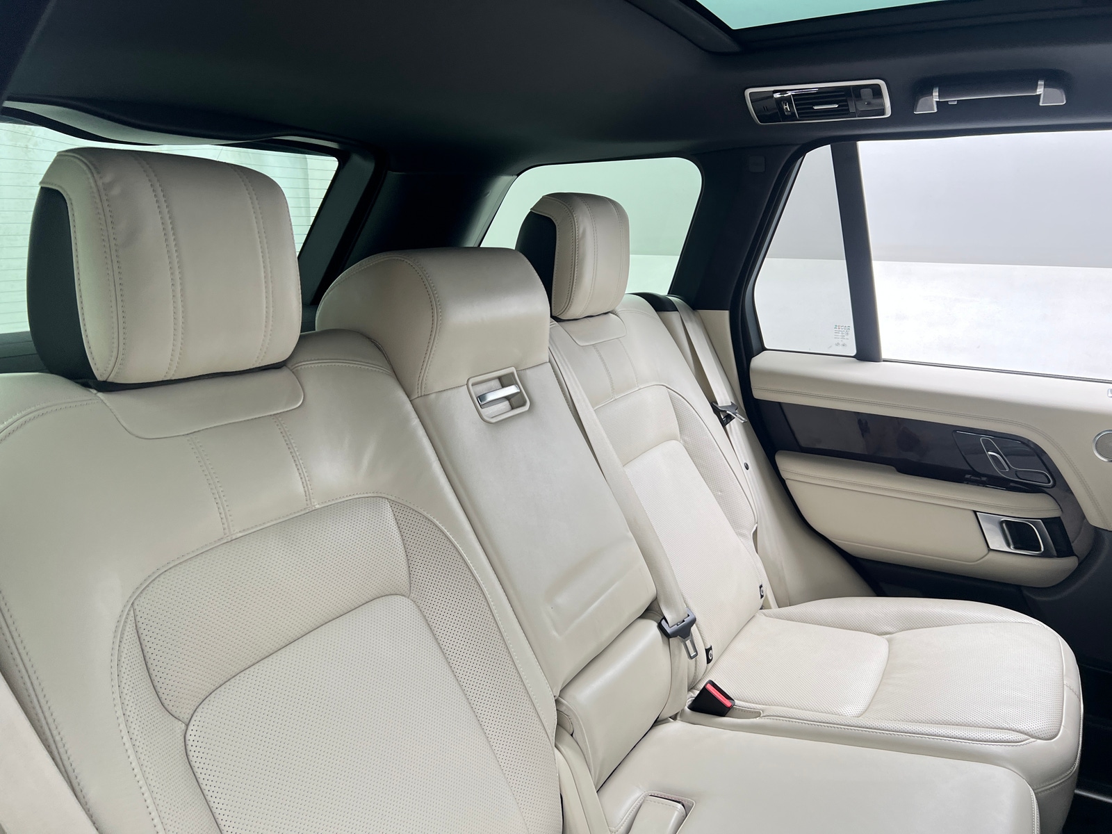 Thumbnail: 2021 Land Rover Range Rover - 5