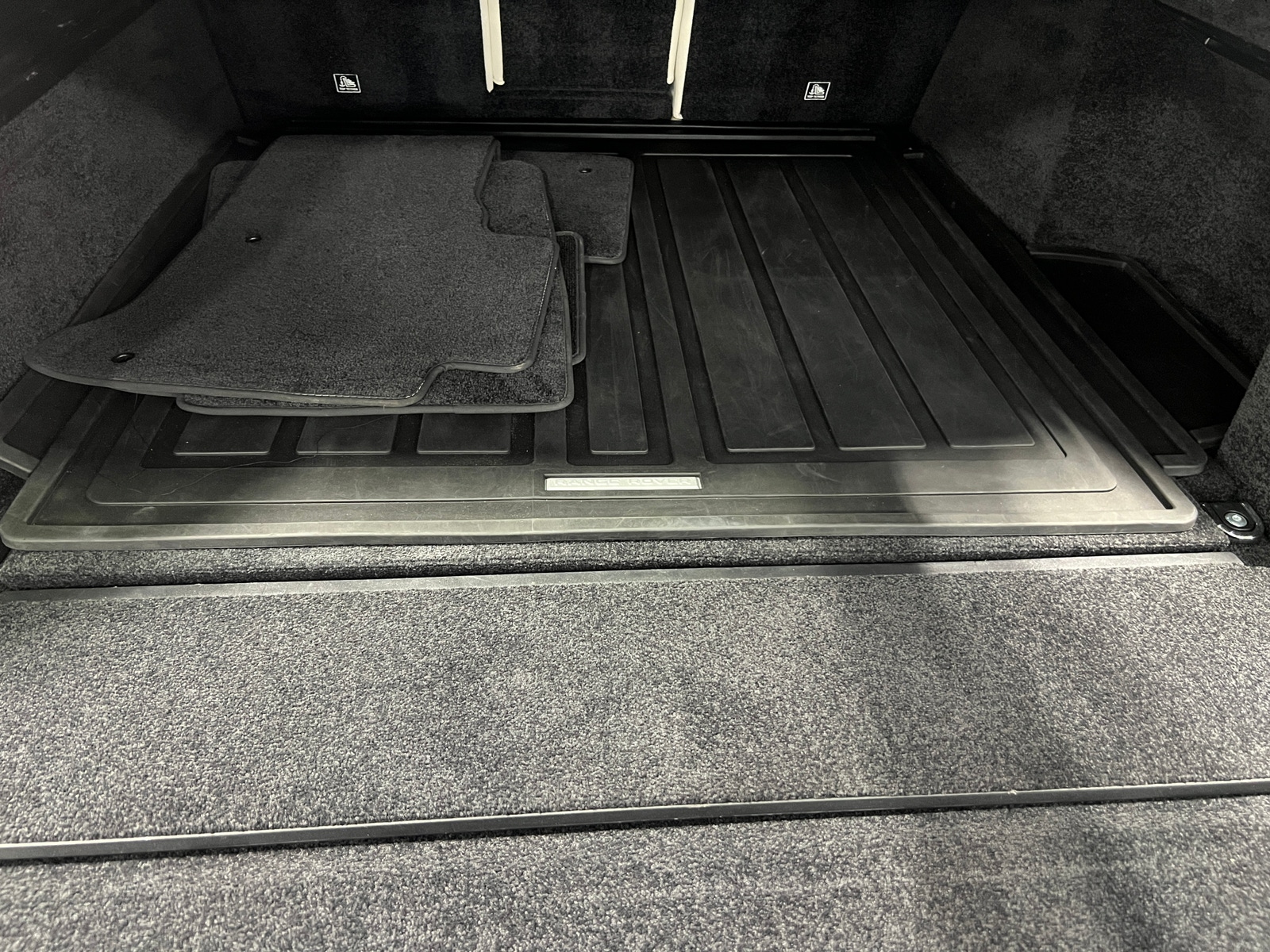 Thumbnail: 2021 Land Rover Range Rover - 6