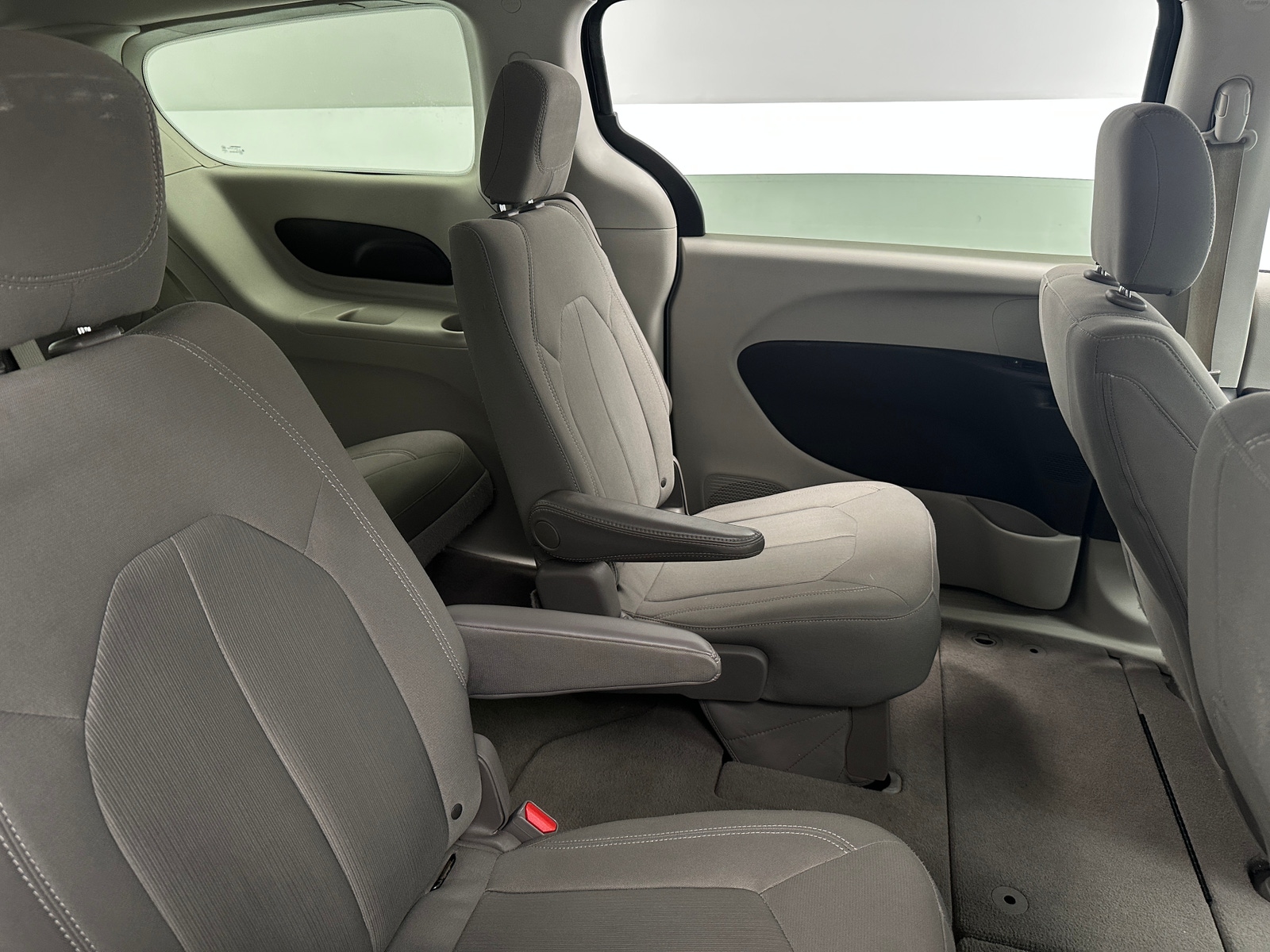 Thumbnail: 2017 Chrysler Pacifica - 6