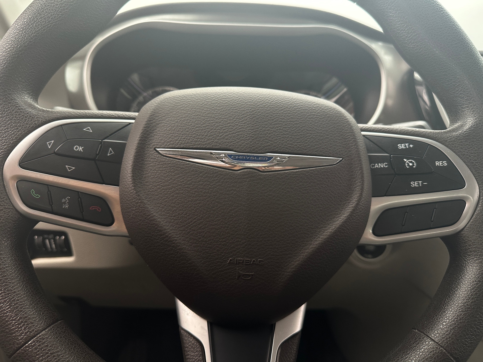 Thumbnail: 2017 Chrysler Pacifica - 5