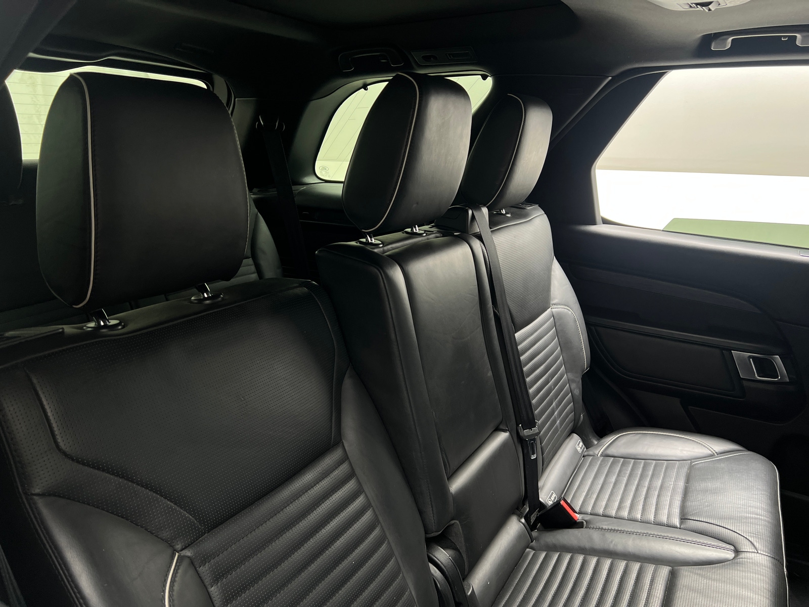 Thumbnail: 2017 Land Rover Discovery - 5