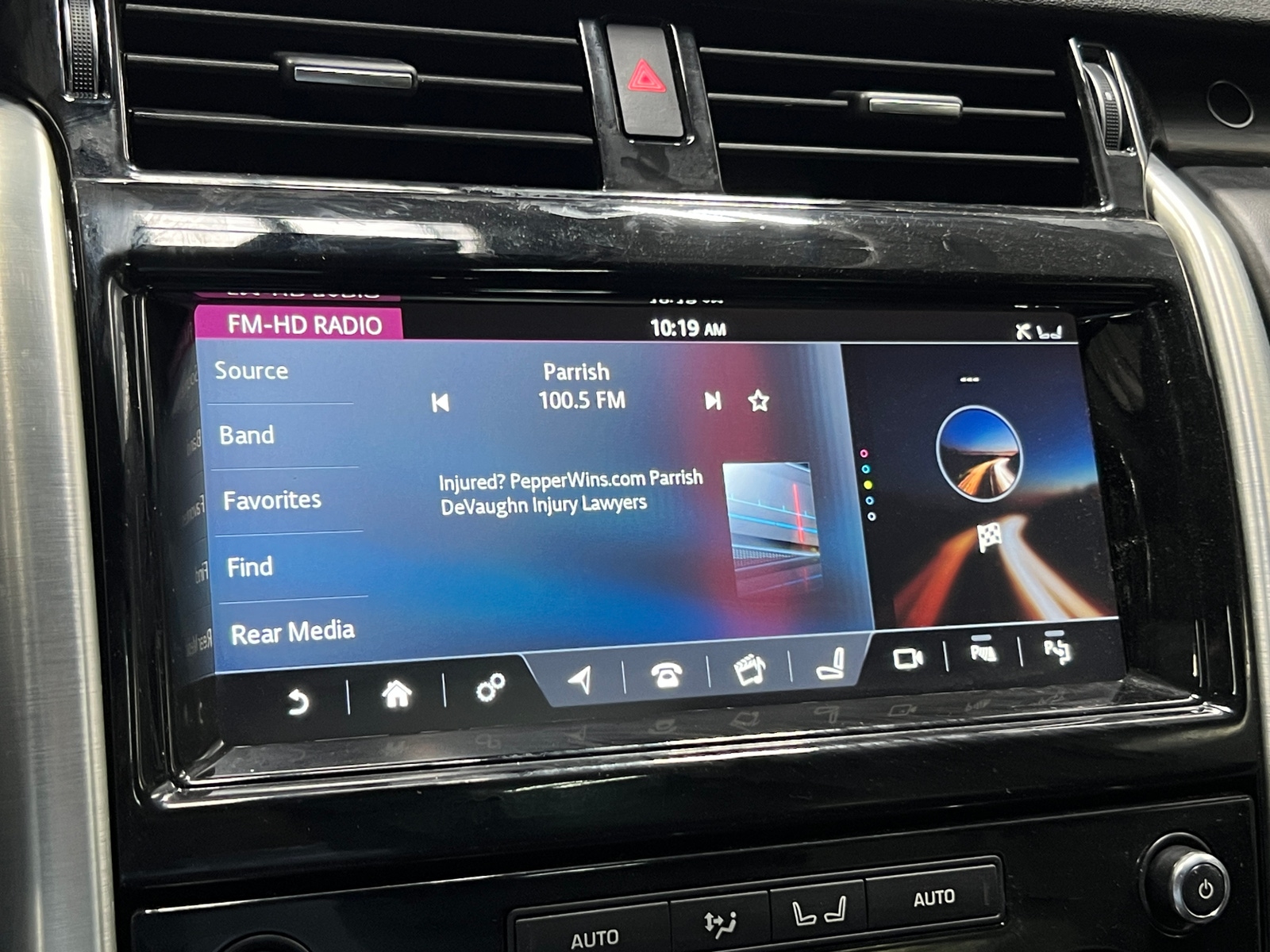Thumbnail: 2017 Land Rover Discovery - 3